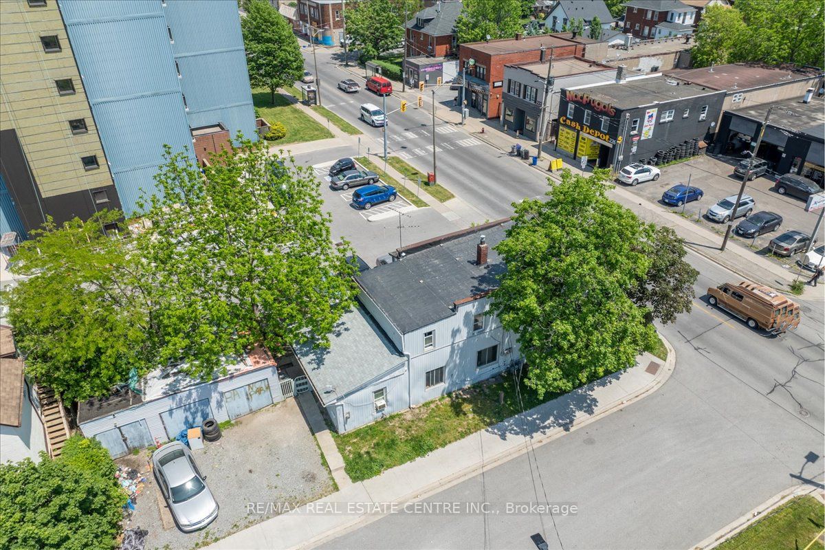 233 King Street Property Photo 25