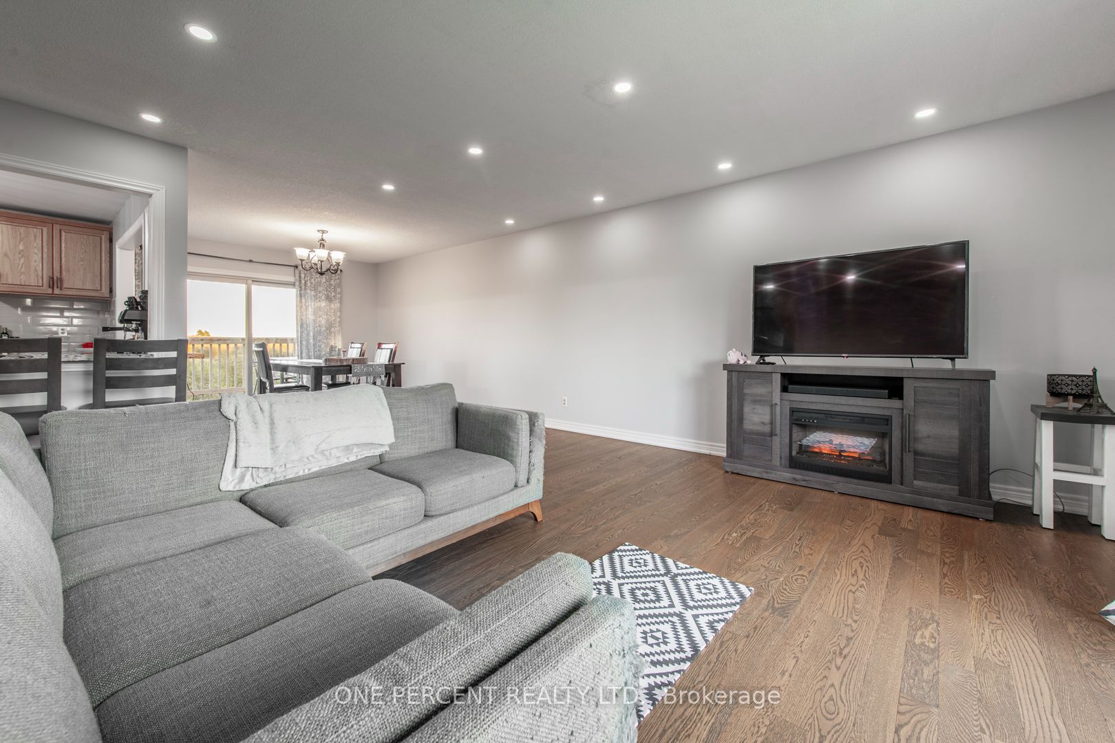 294235 8th Line Property Photo 6