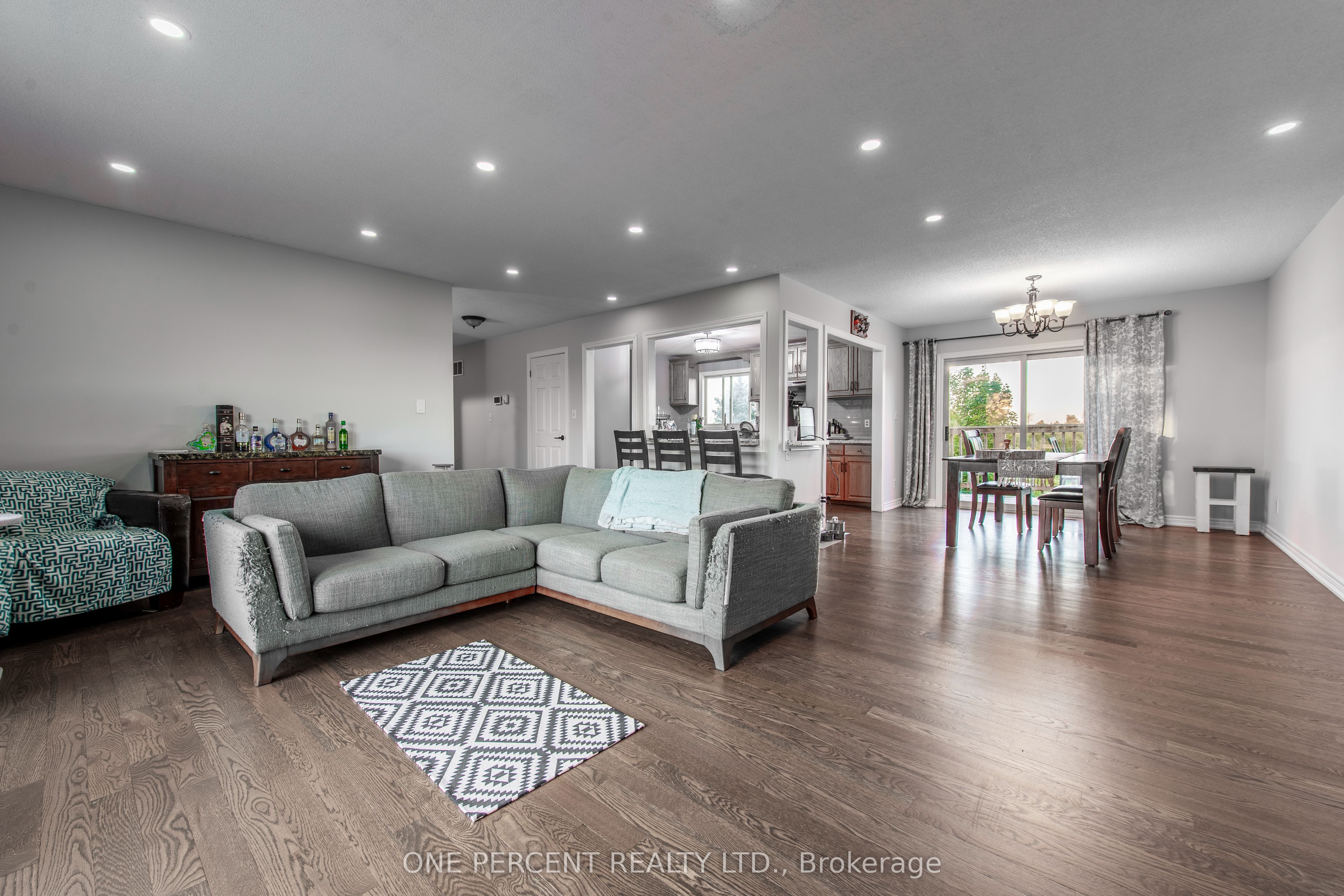 294235 8th Line Property Photo 8