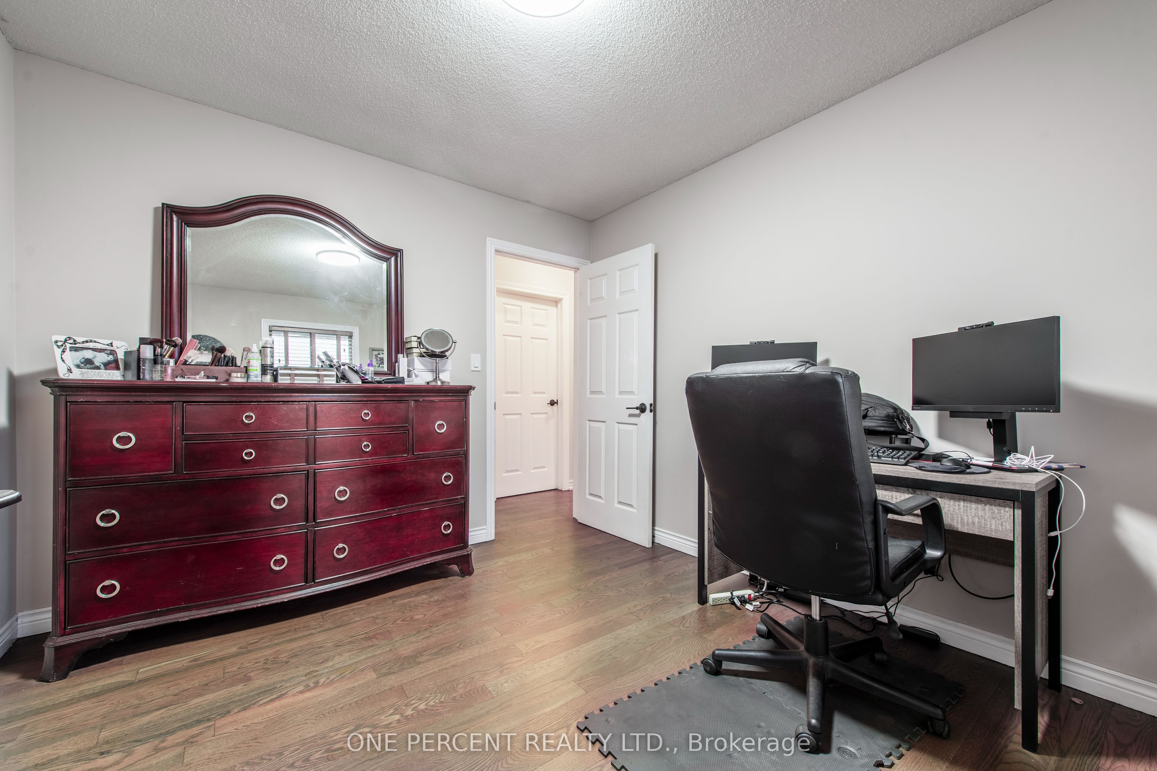 294235 8th Line Property Photo 23