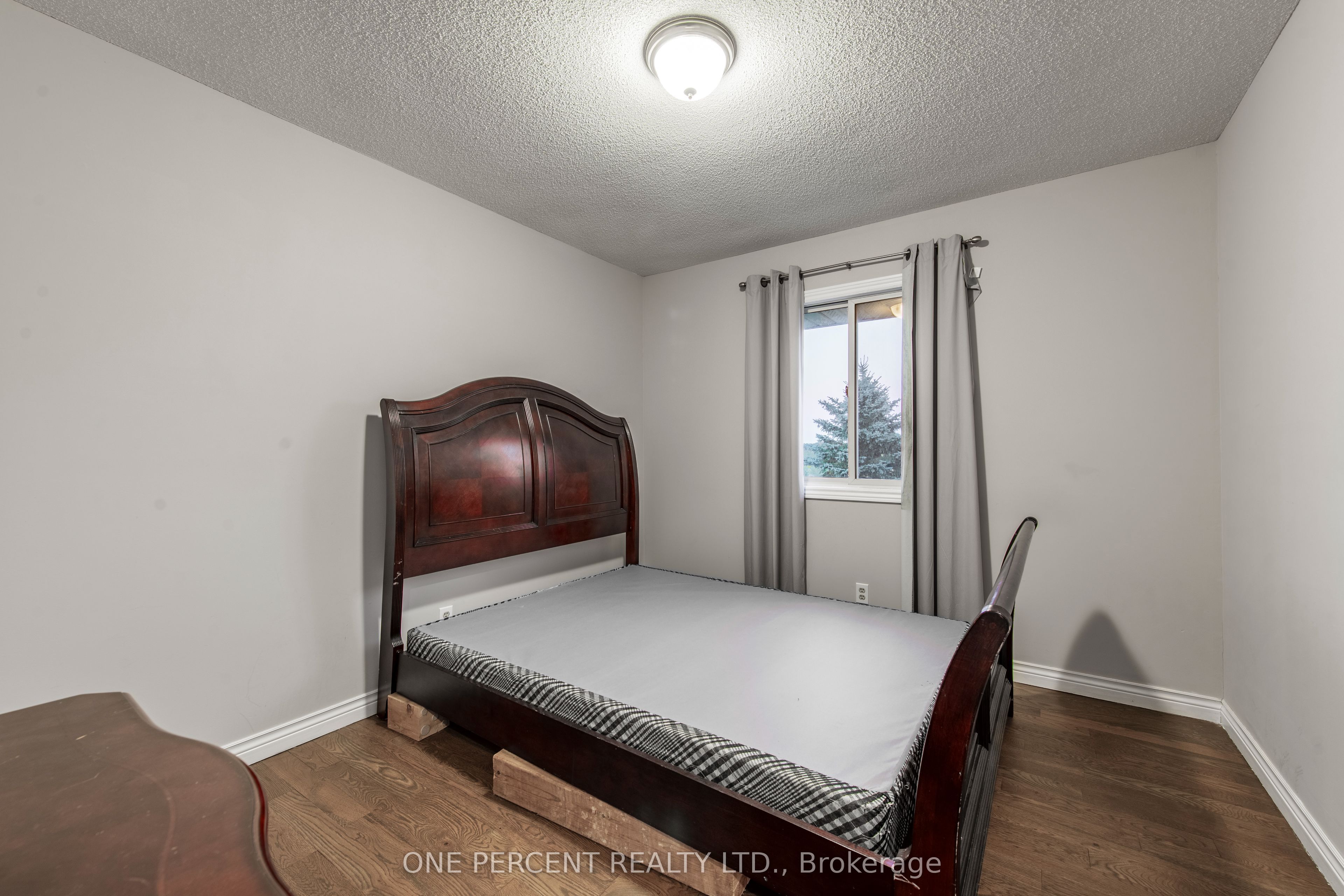 294235 8th Line Property Photo 24