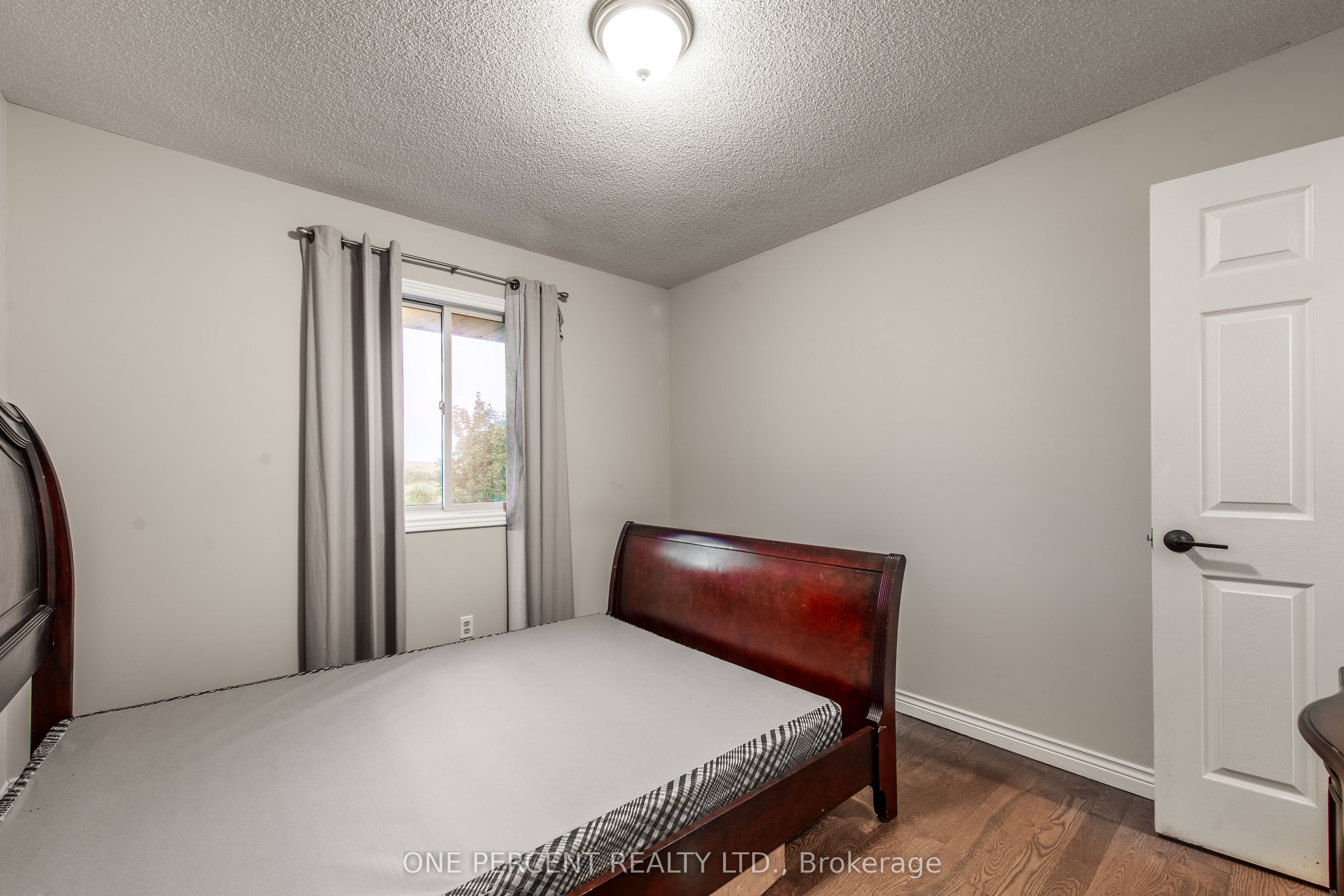294235 8th Line Property Photo 25