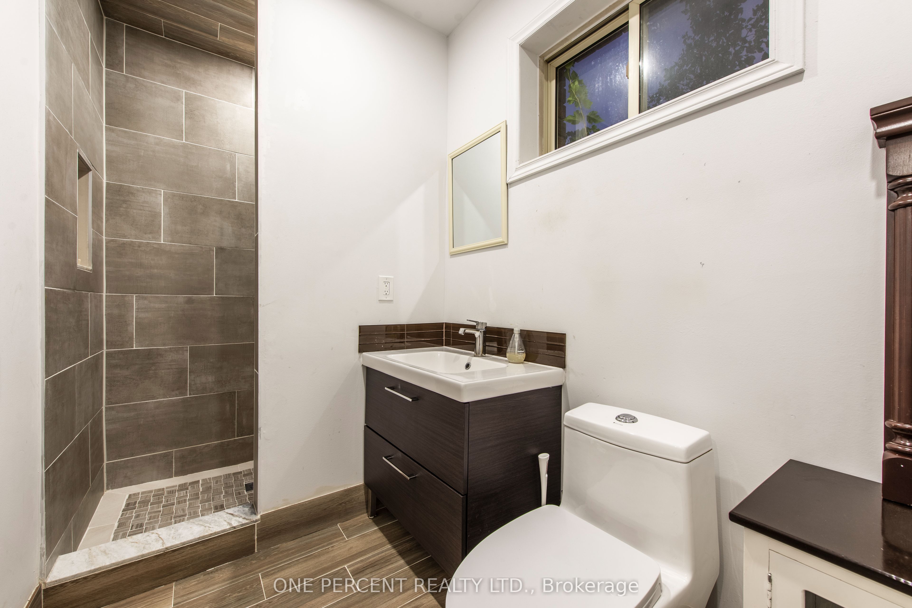 294235 8th Line Property Photo 32
