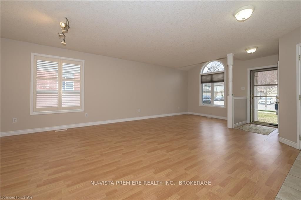 602 Sprucewood Drive Property Photo 5
