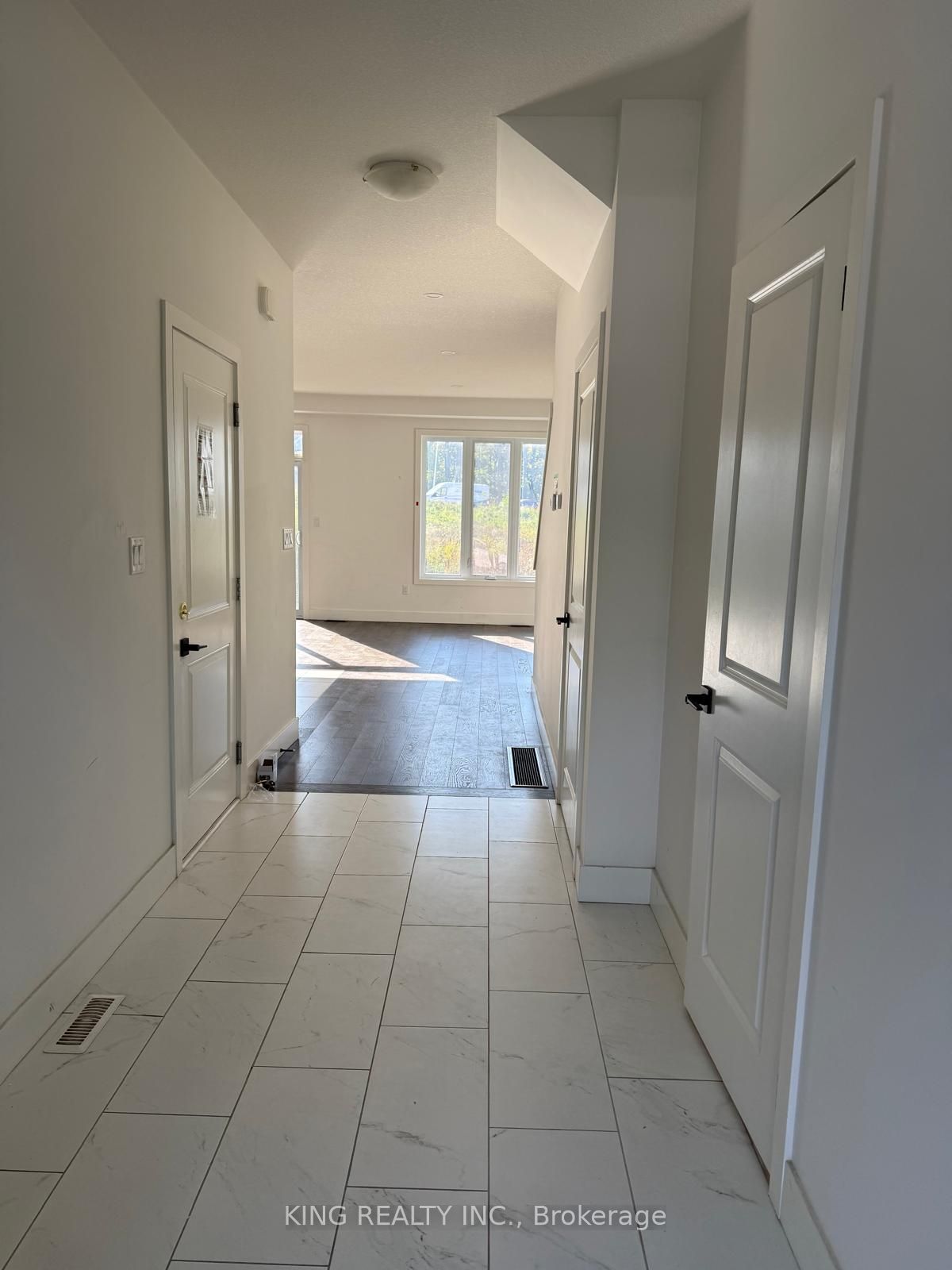 27 Christopher Court Upper Property Photo 5