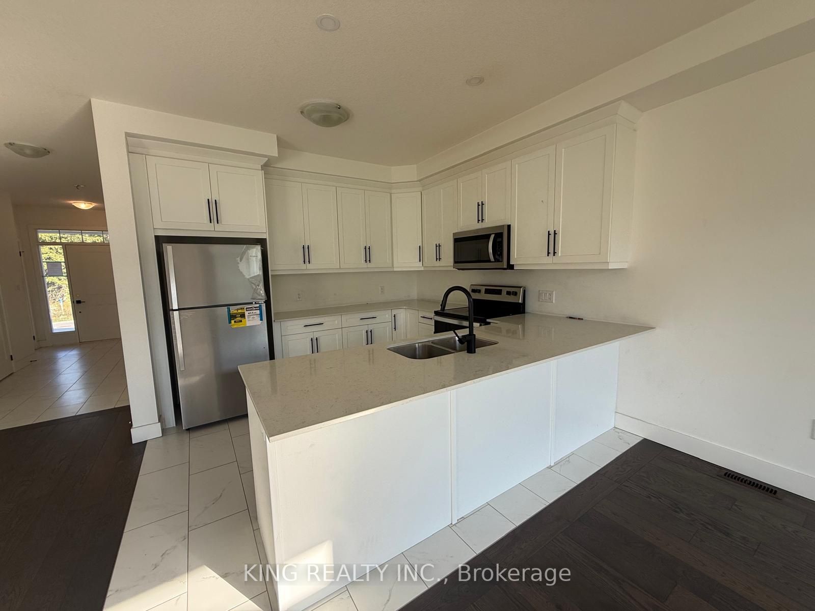 27 Christopher Court Upper Property Photo 6