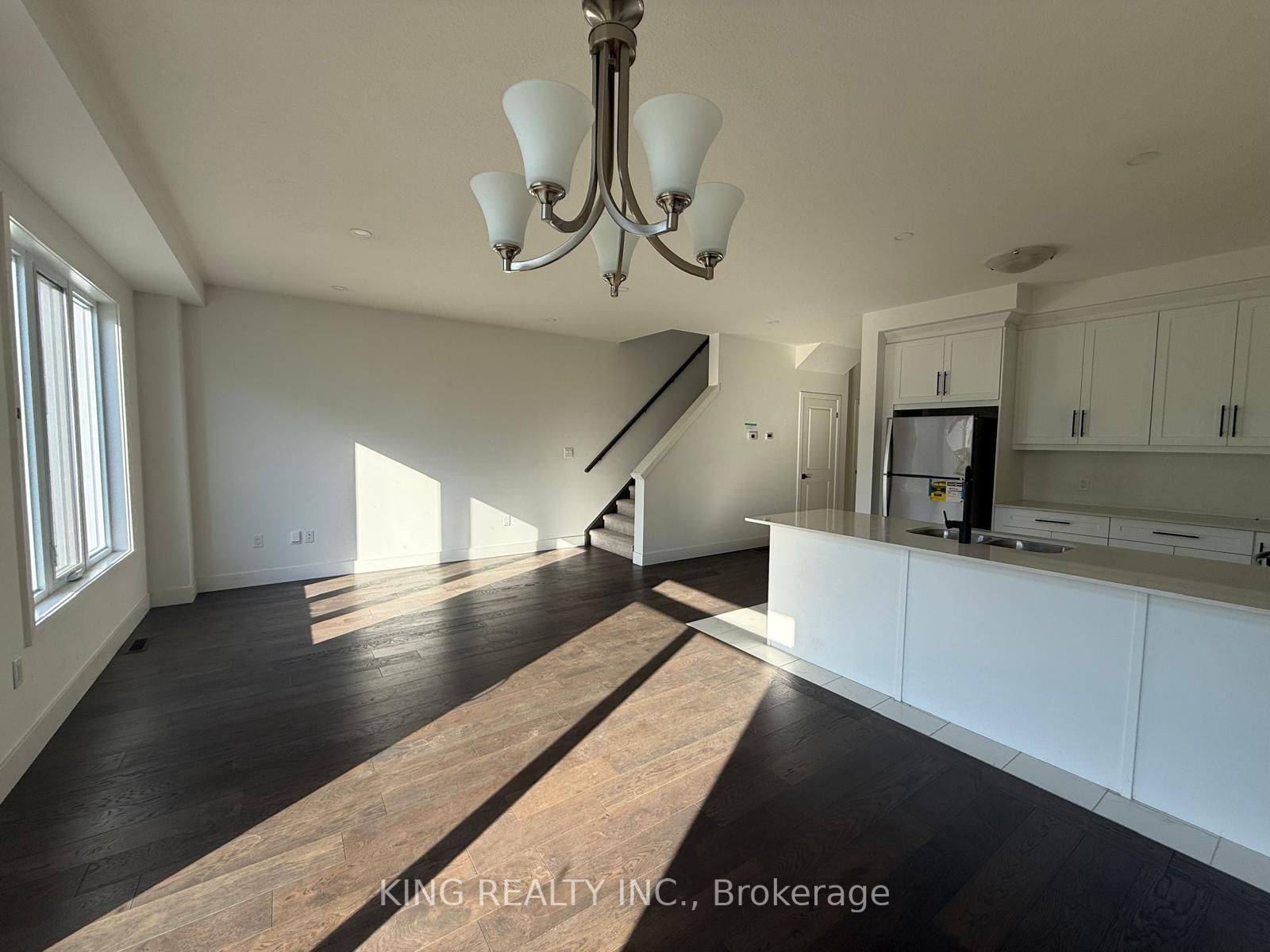 27 Christopher Court Upper Property Photo 7