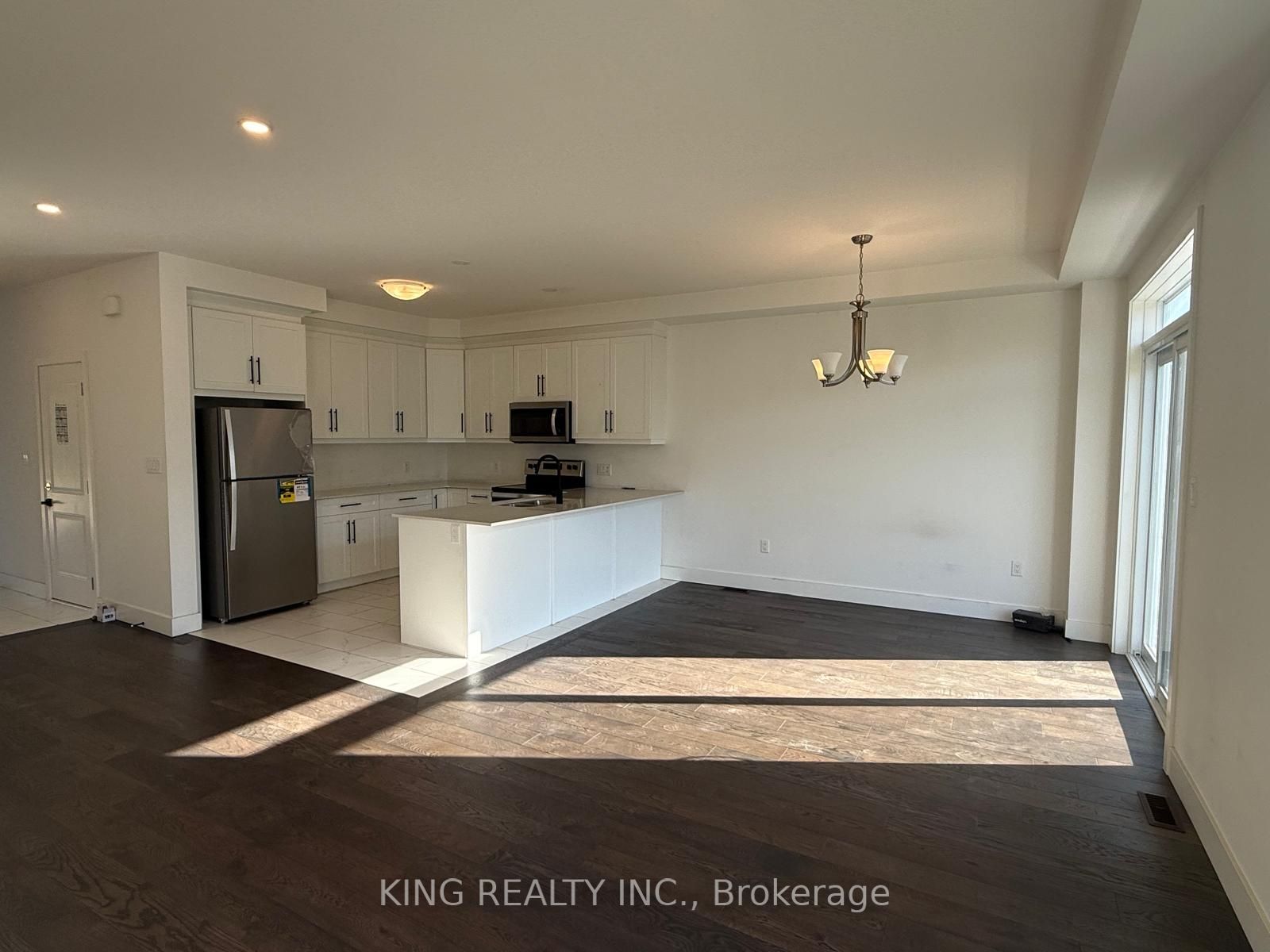 27 Christopher Court Upper Property Photo 8