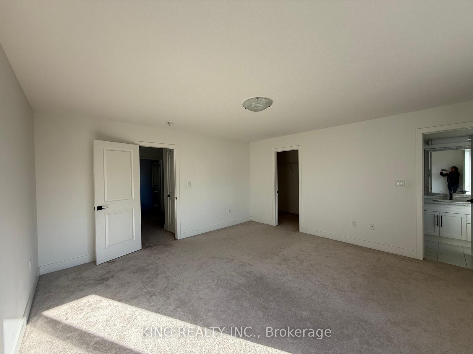 27 Christopher Court Upper Property Photo 21