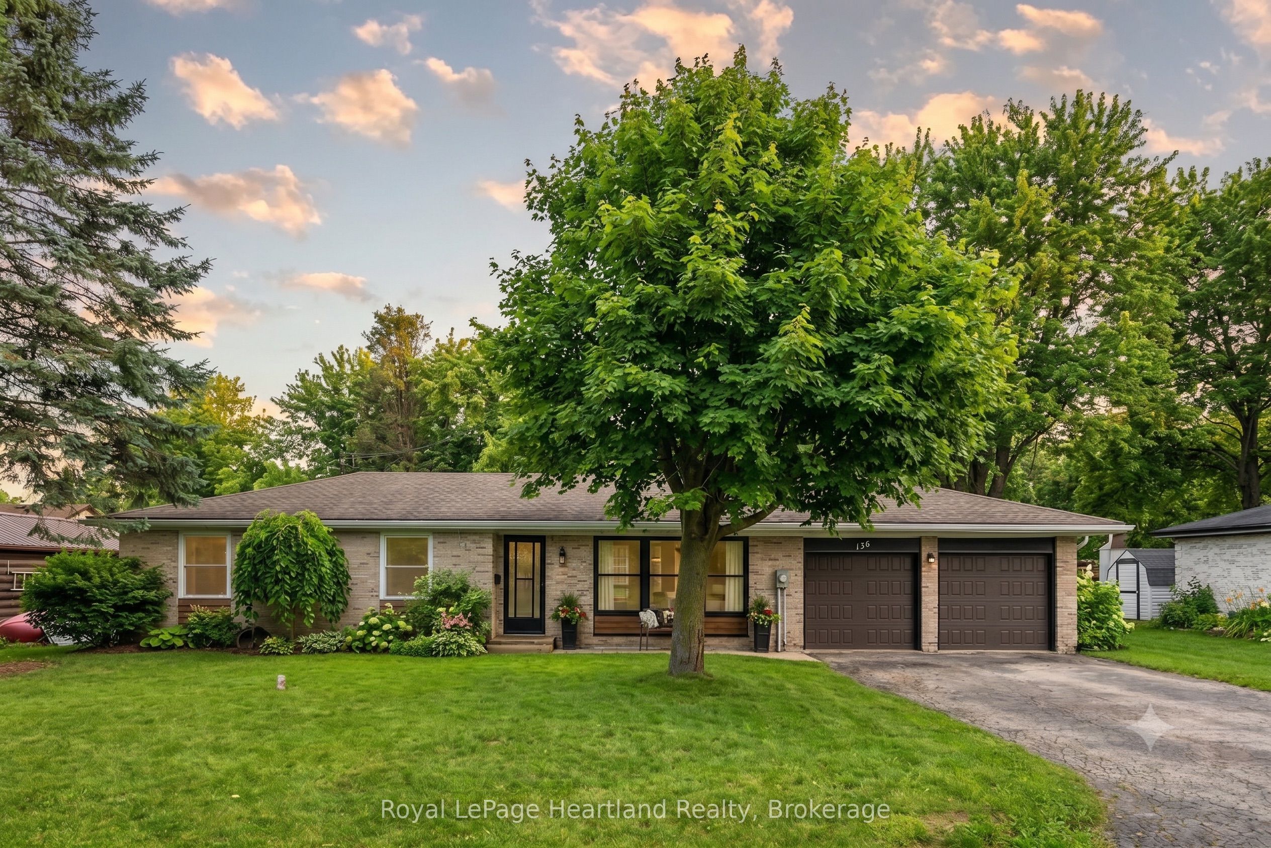 156 John Street N Property Photo 1