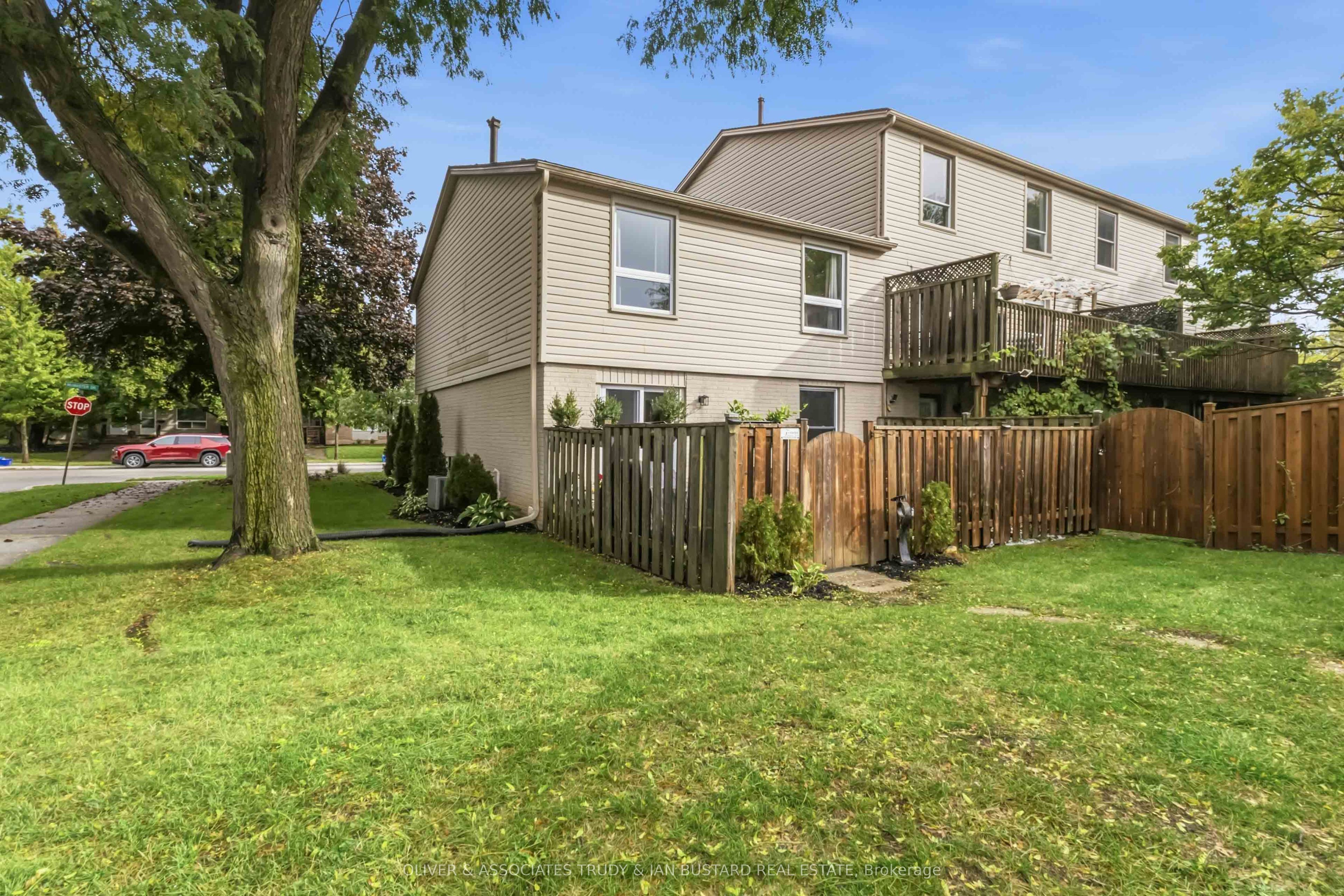 109 McMaster Drive E Property Photo 1