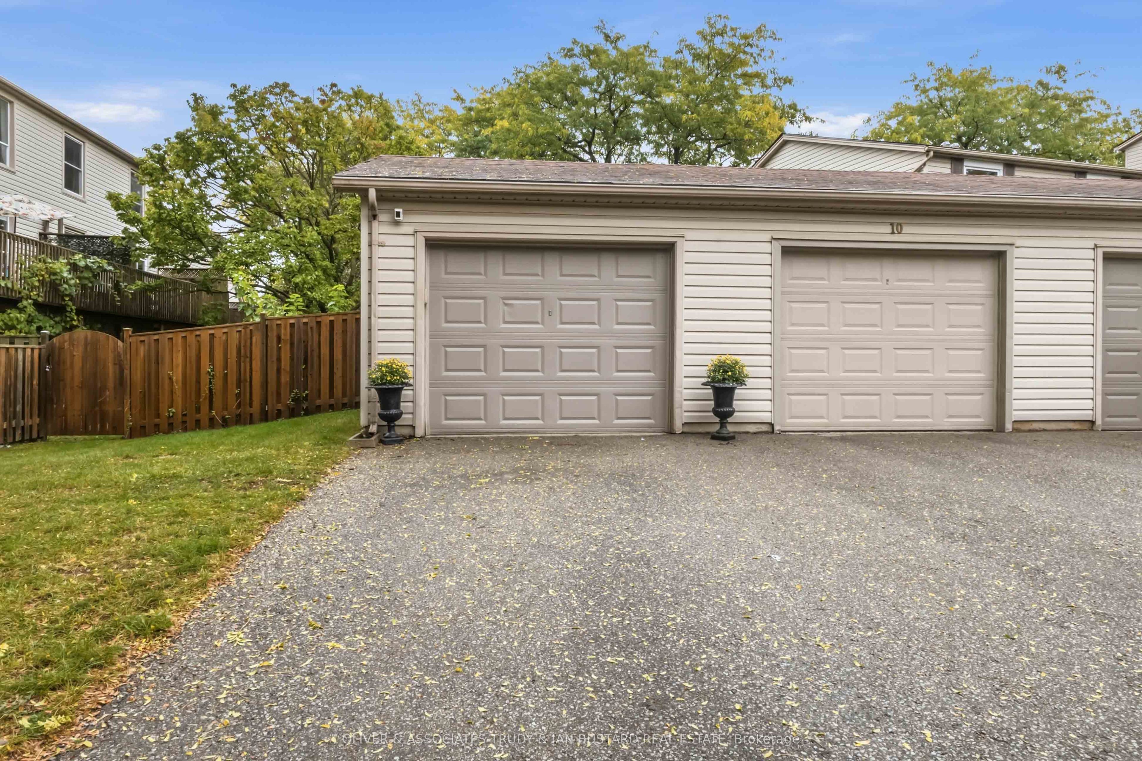 109 Mcmaster Drive E Property Photo 3