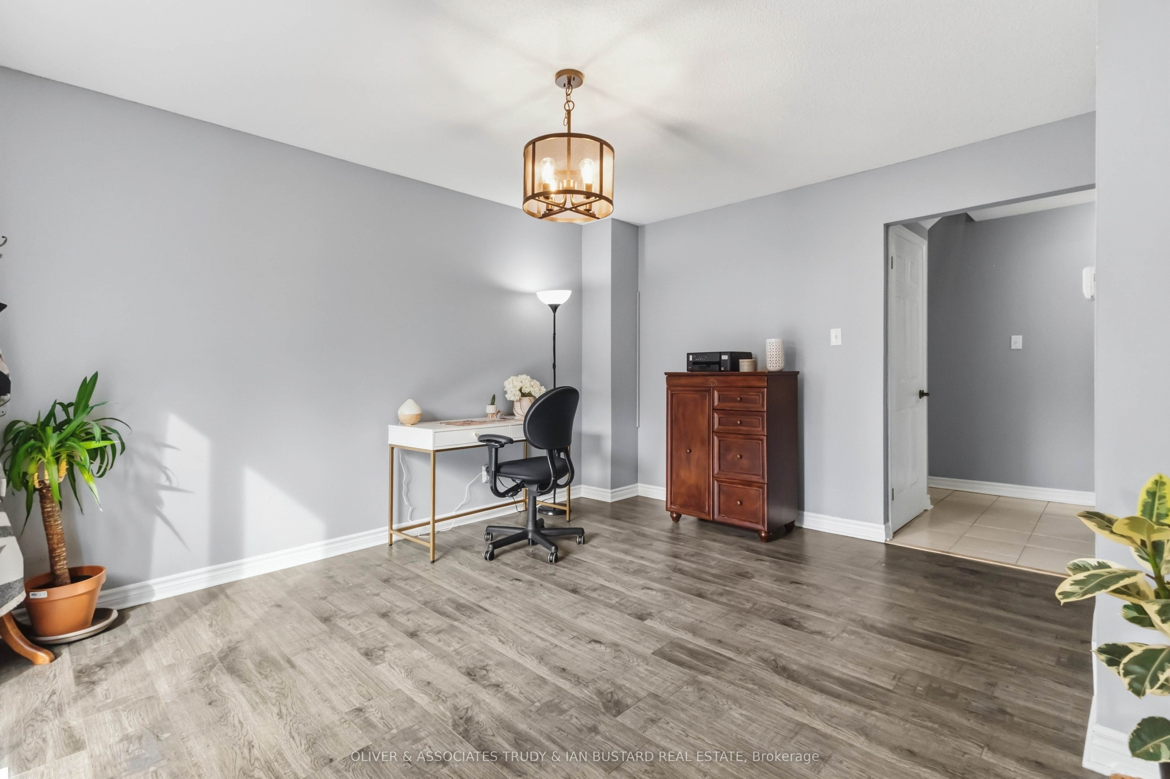 109 Mcmaster Drive E Property Photo 16