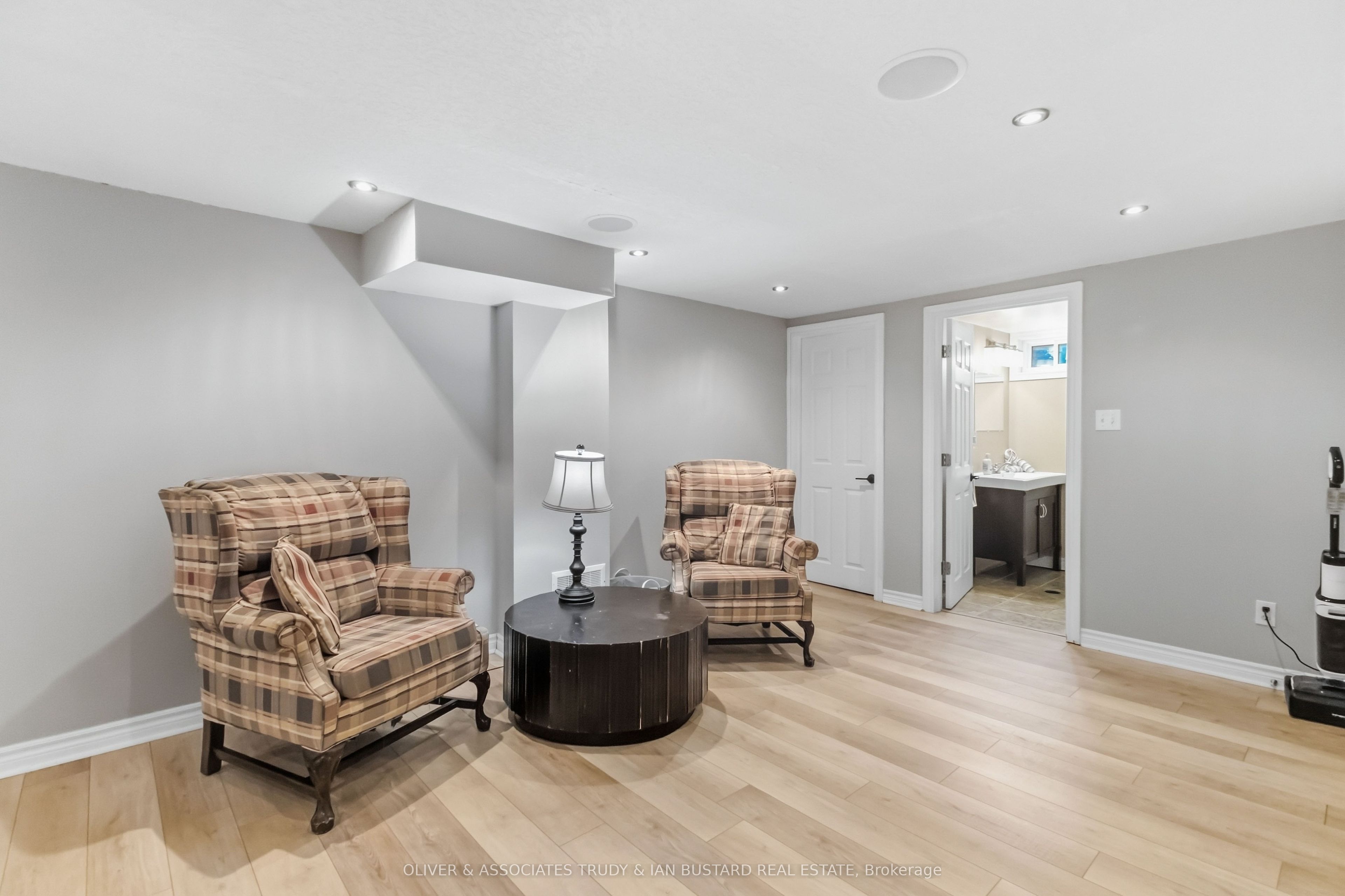 109 Mcmaster Drive E Property Photo 21