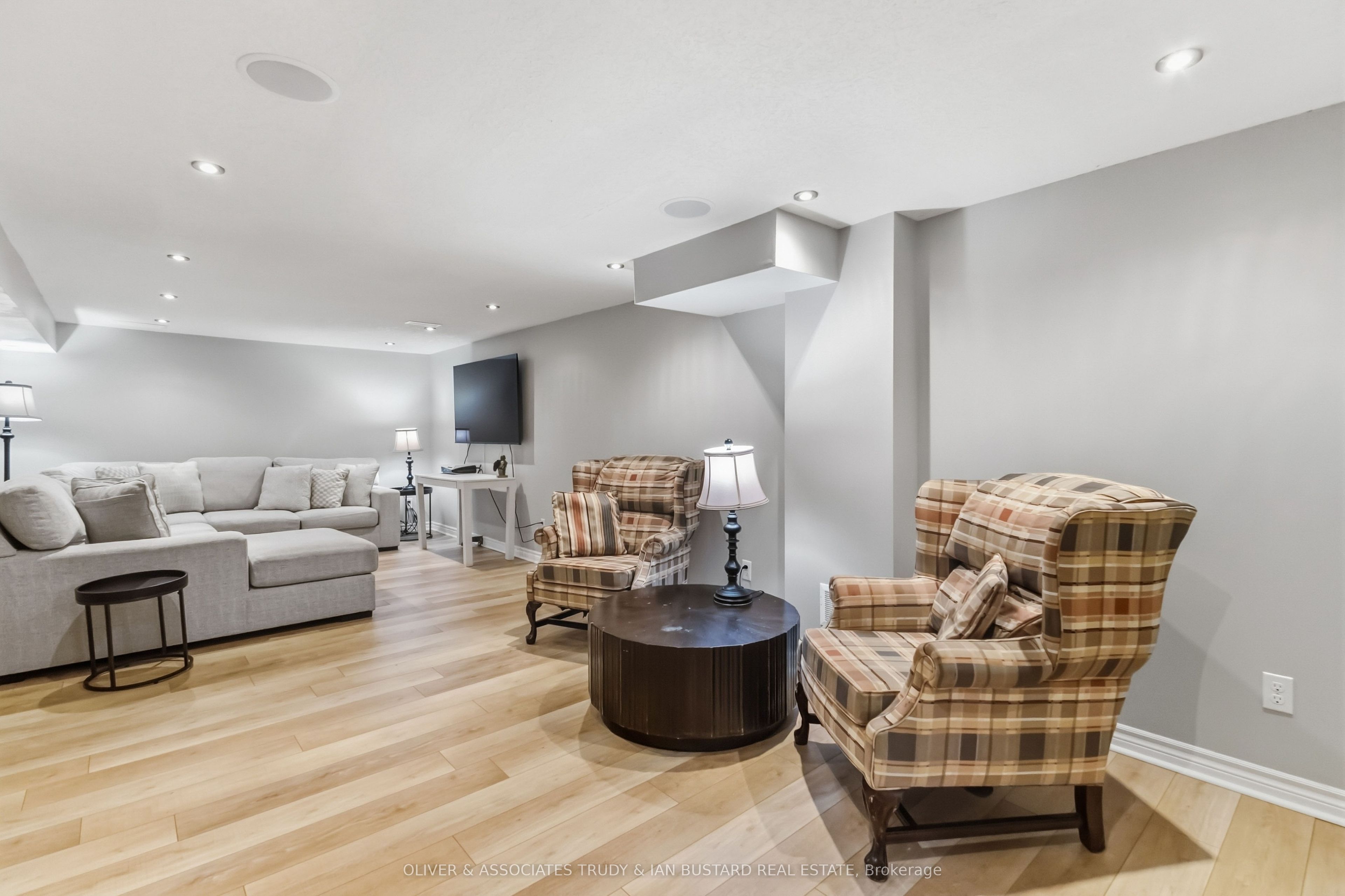 109 Mcmaster Drive E Property Photo 22