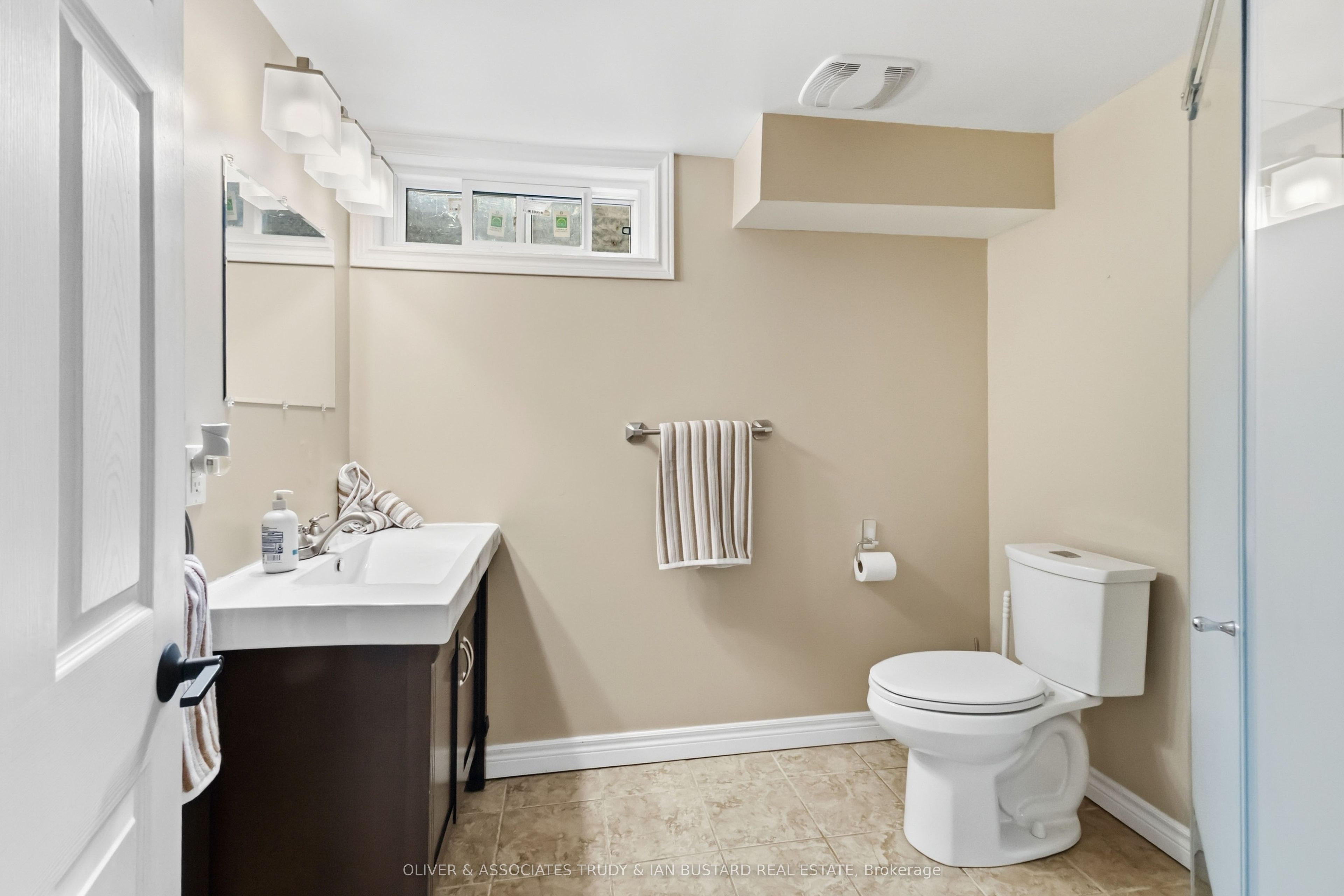 109 Mcmaster Drive E Property Photo 23