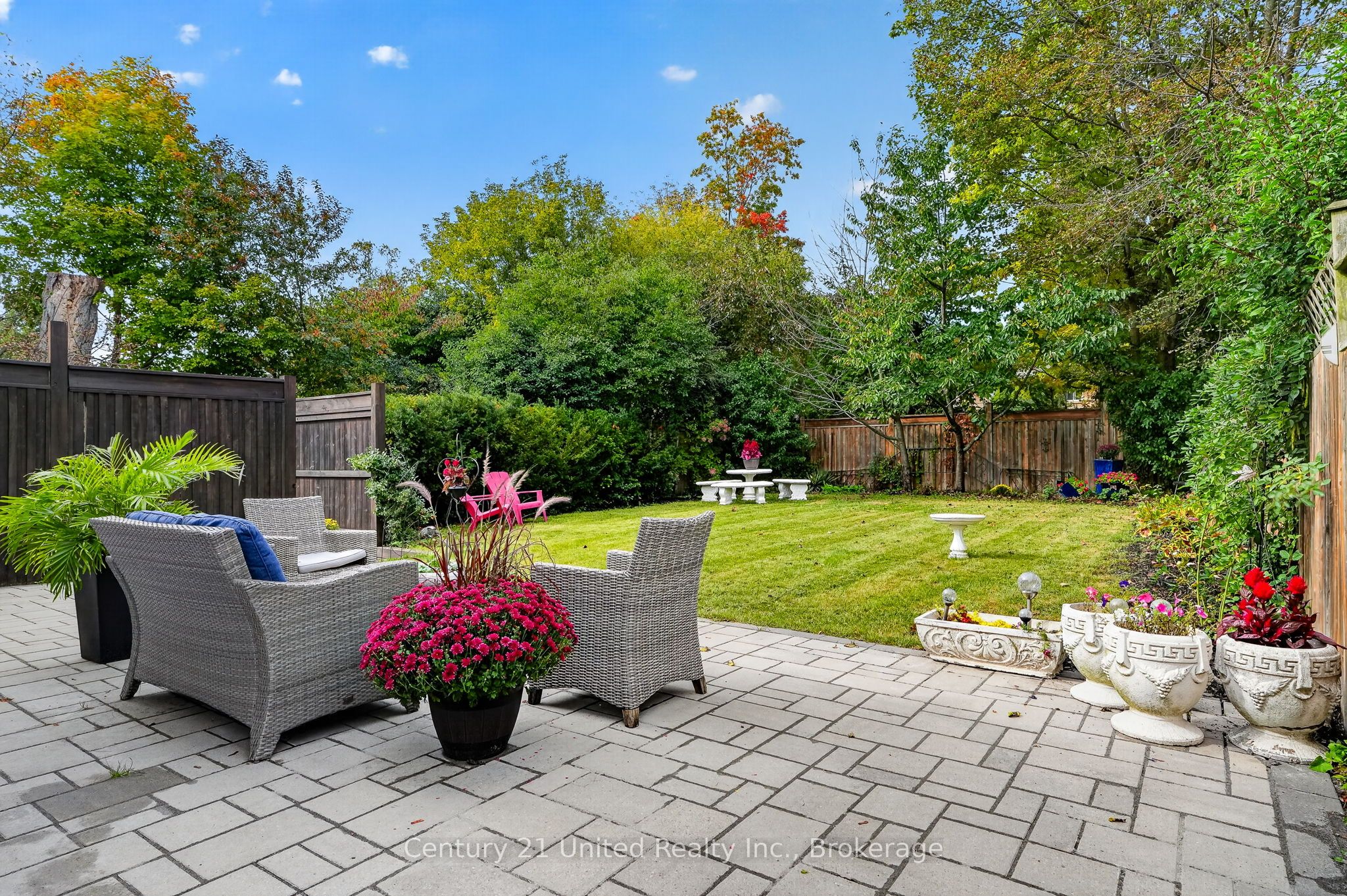 108 James Street E Property Photo 2