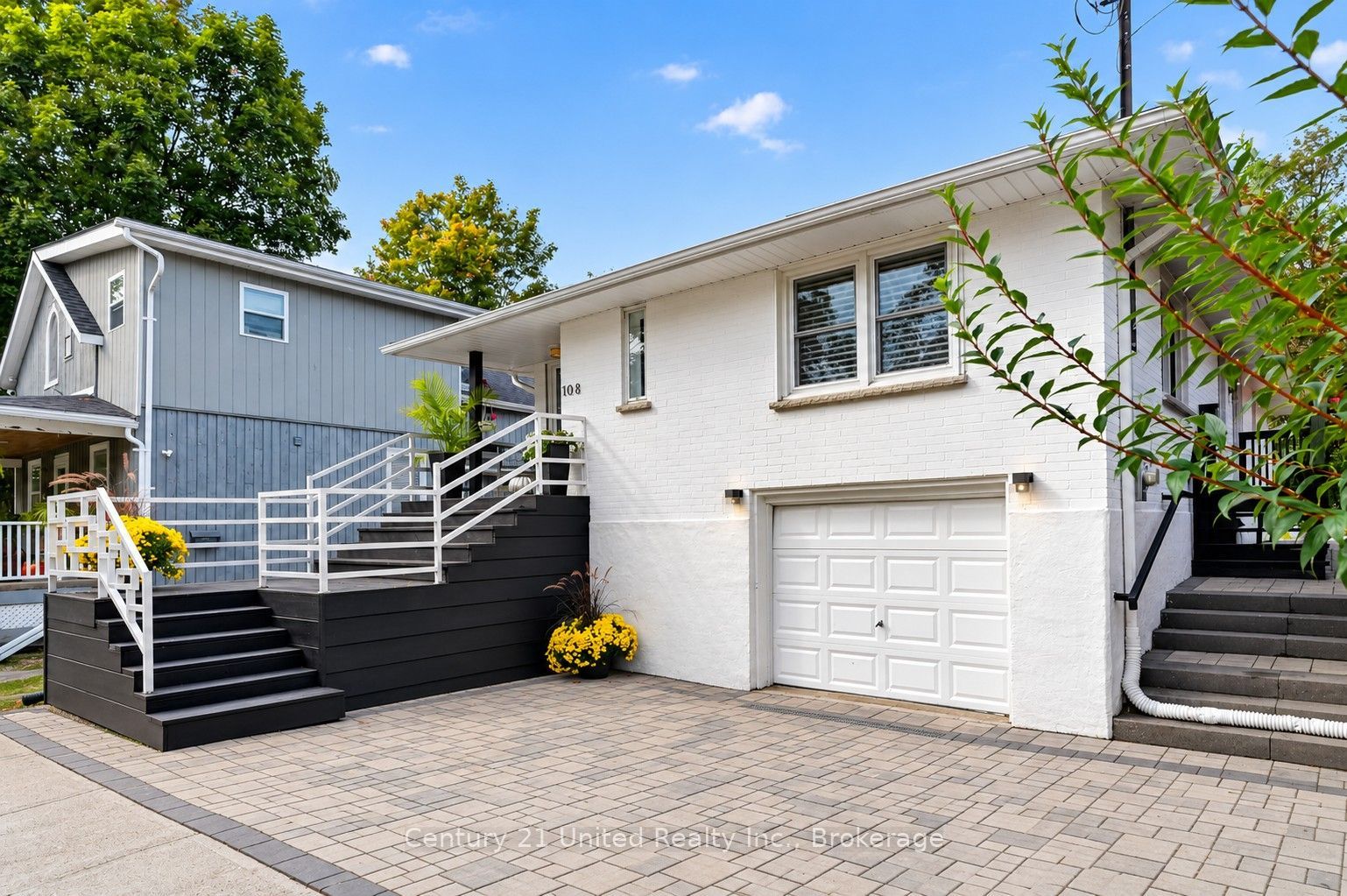 108 James Street E Property Photo 3