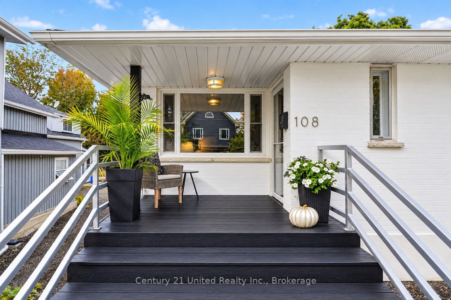 108 James Street E Property Photo 3