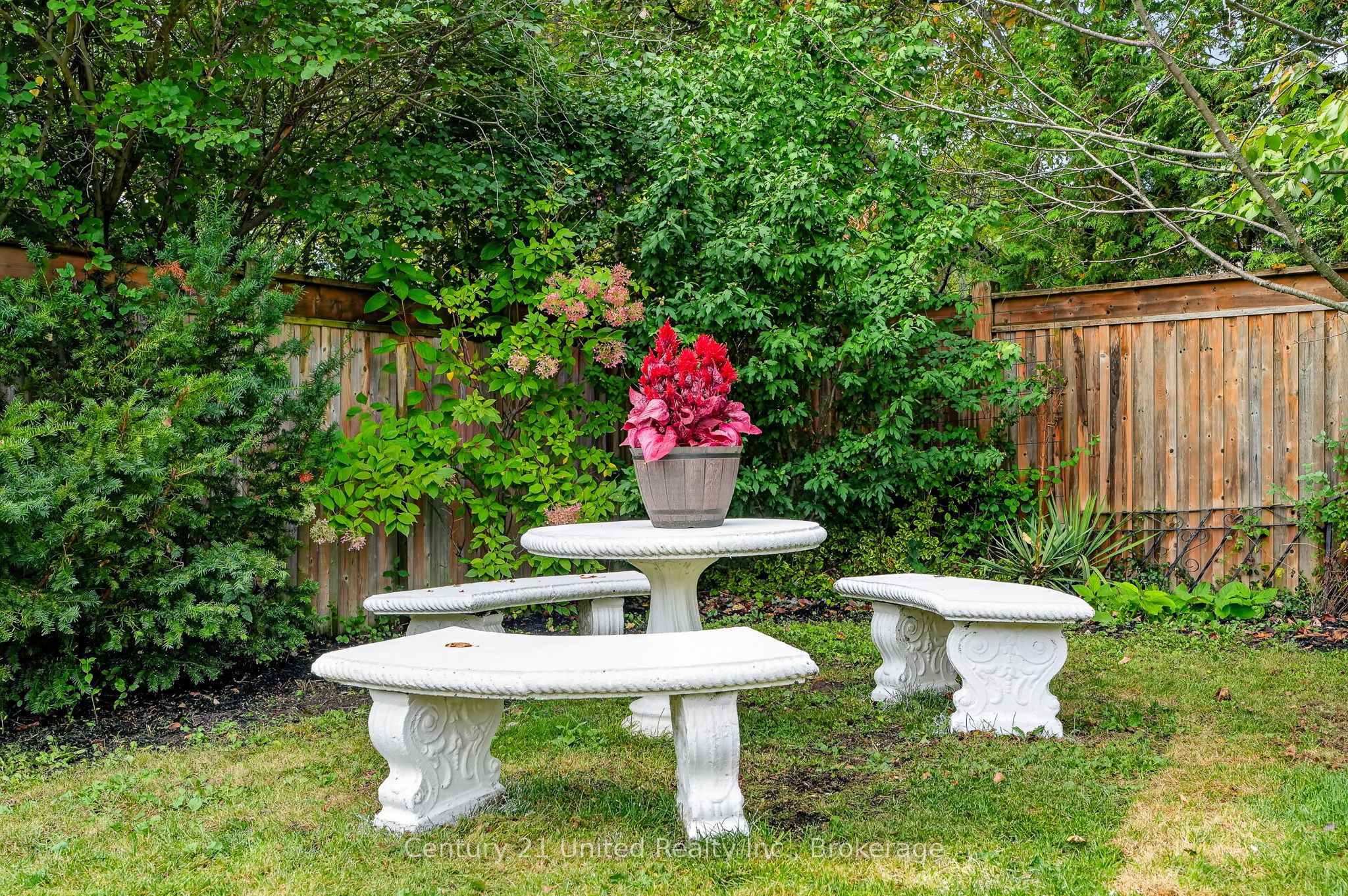 108 James Street E Property Photo 5