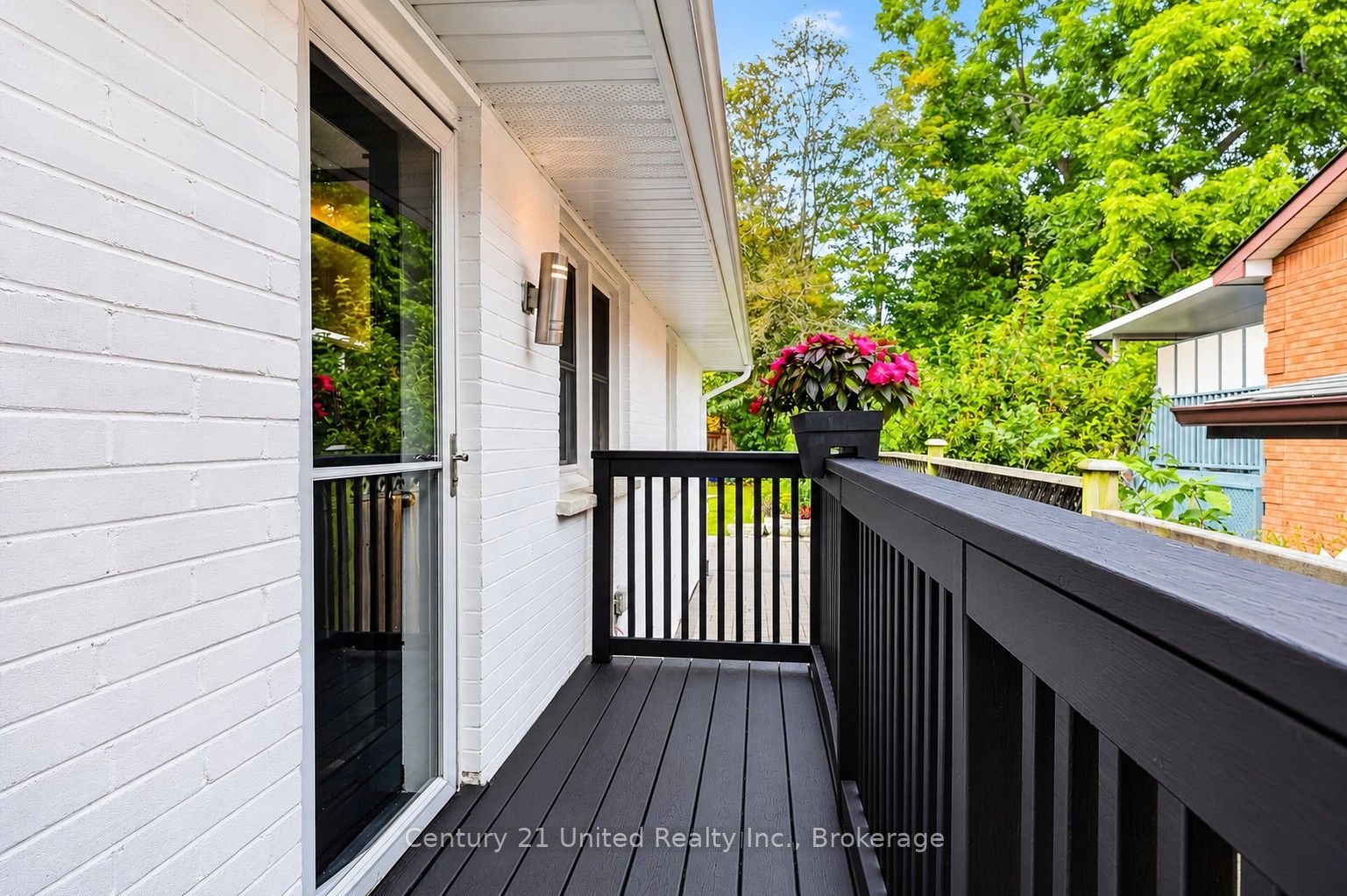 108 James Street E Property Photo 6