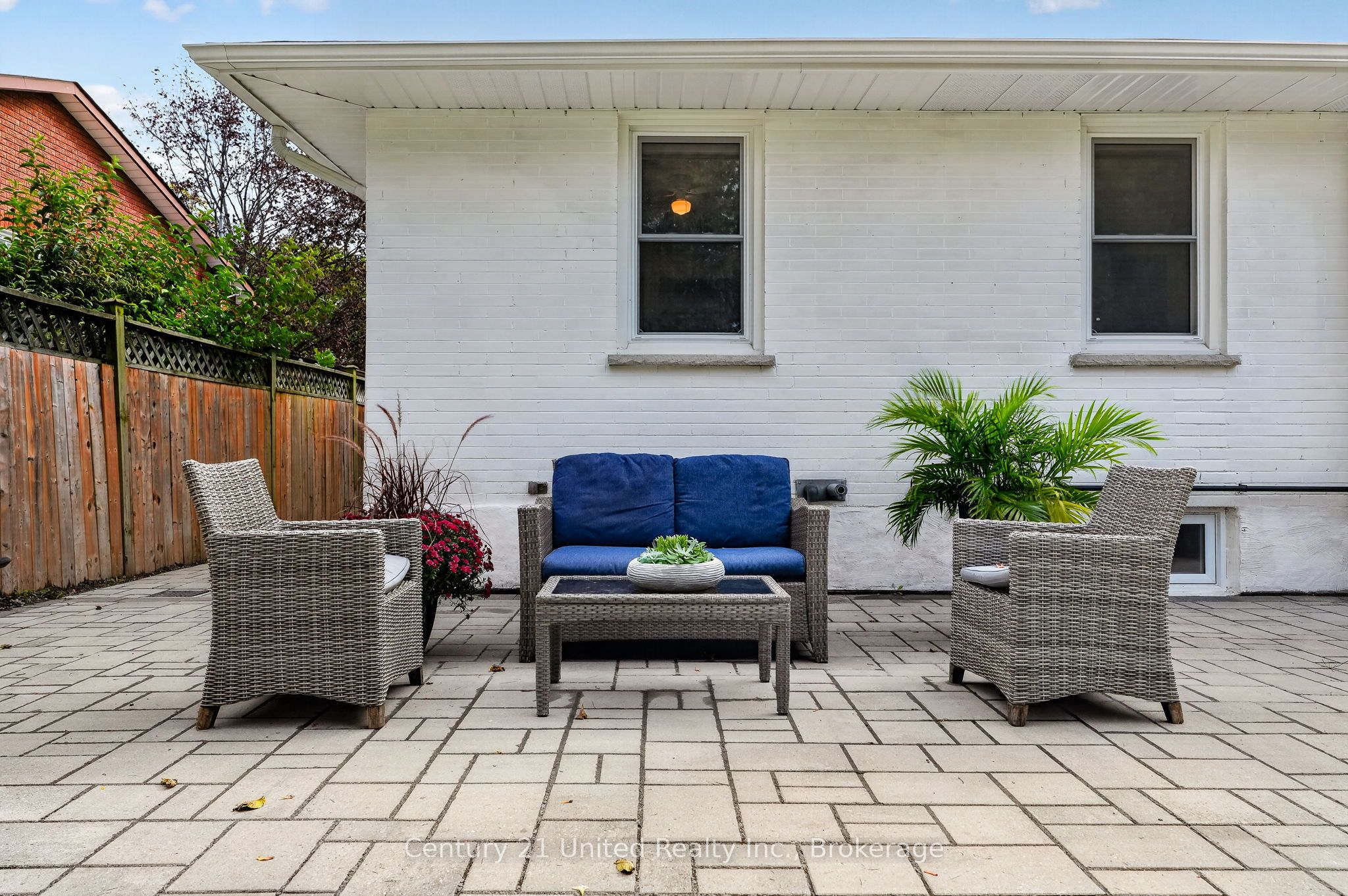 108 James Street E Property Photo 8