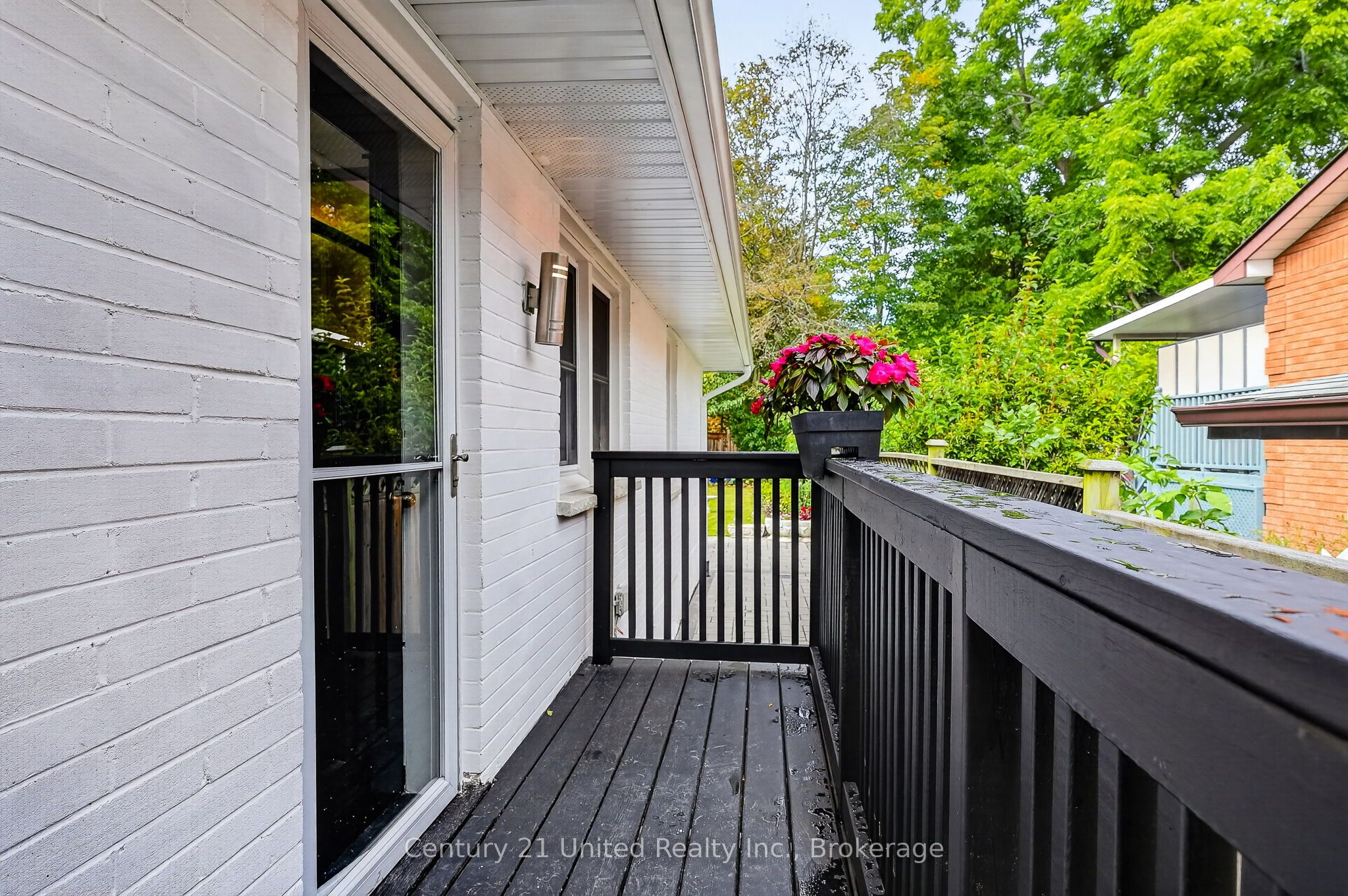 108 James Street E Property Photo 11