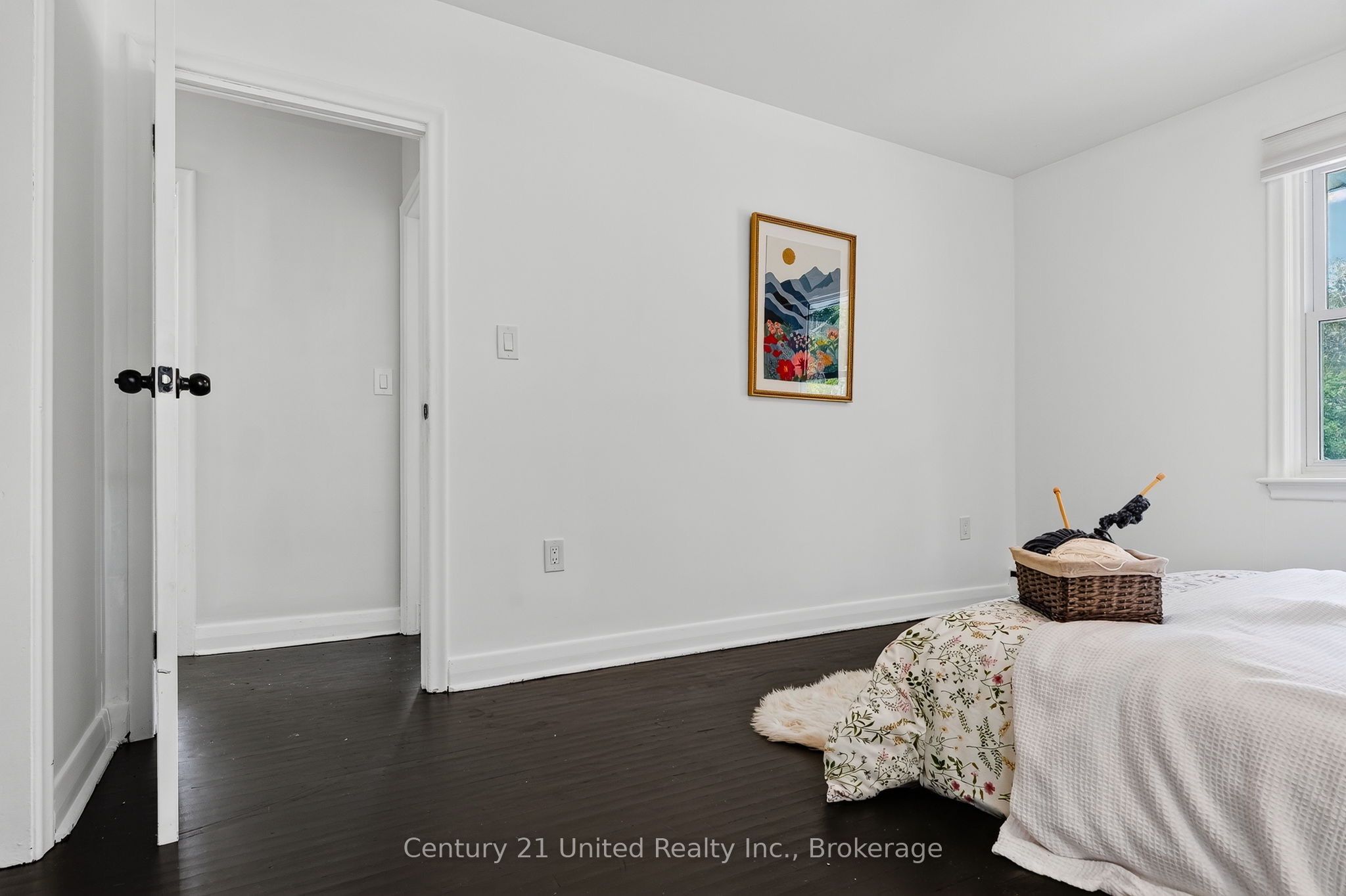 108 James Street E Property Photo 24