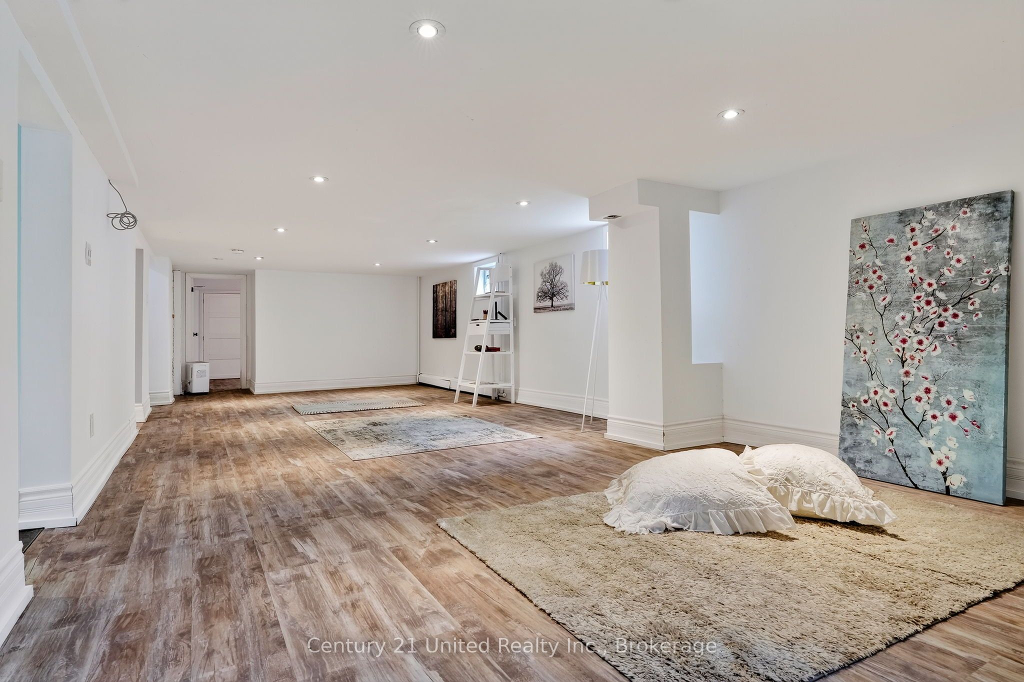 108 James Street E Property Photo 31