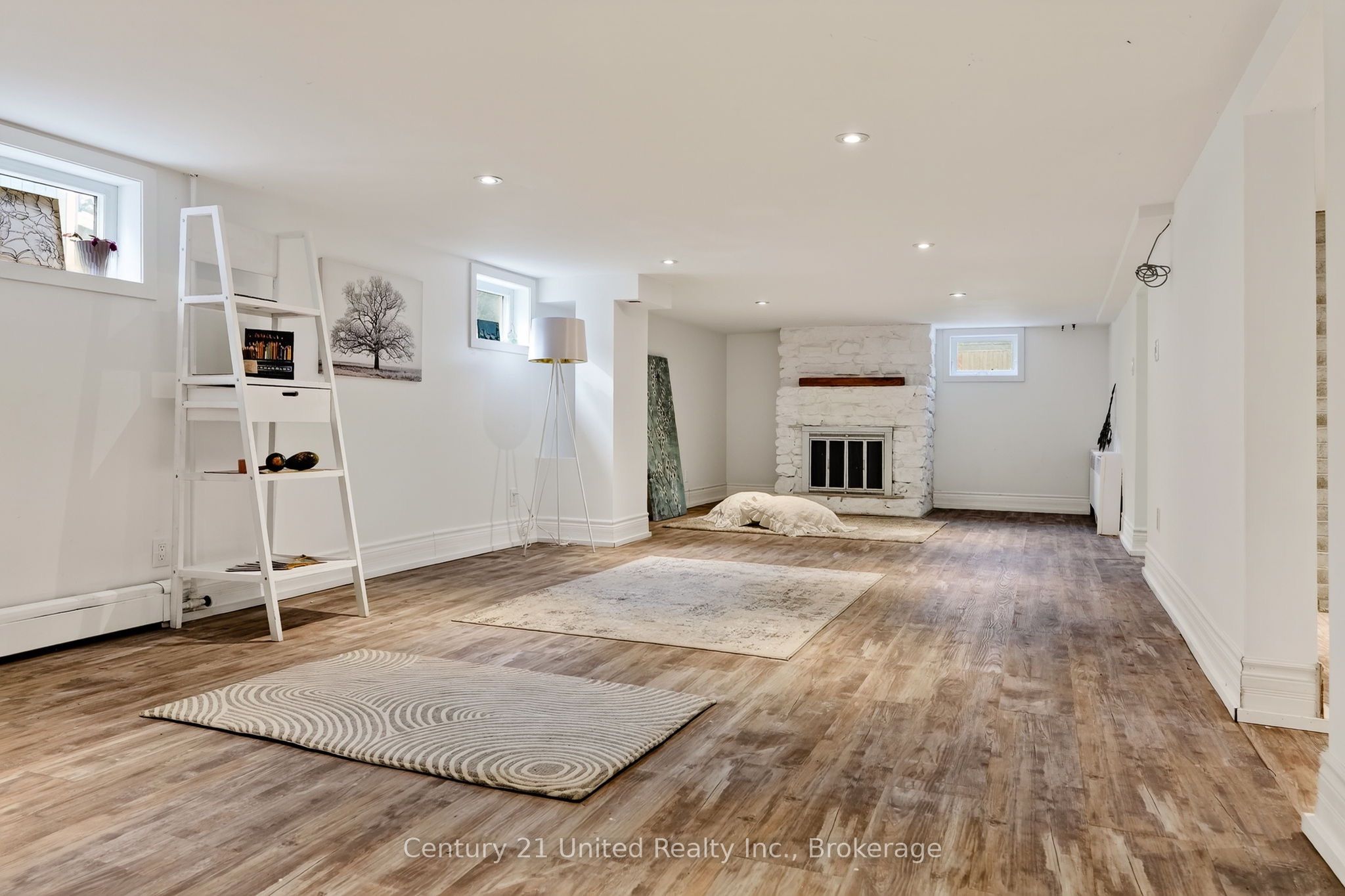 108 James Street E Property Photo 34