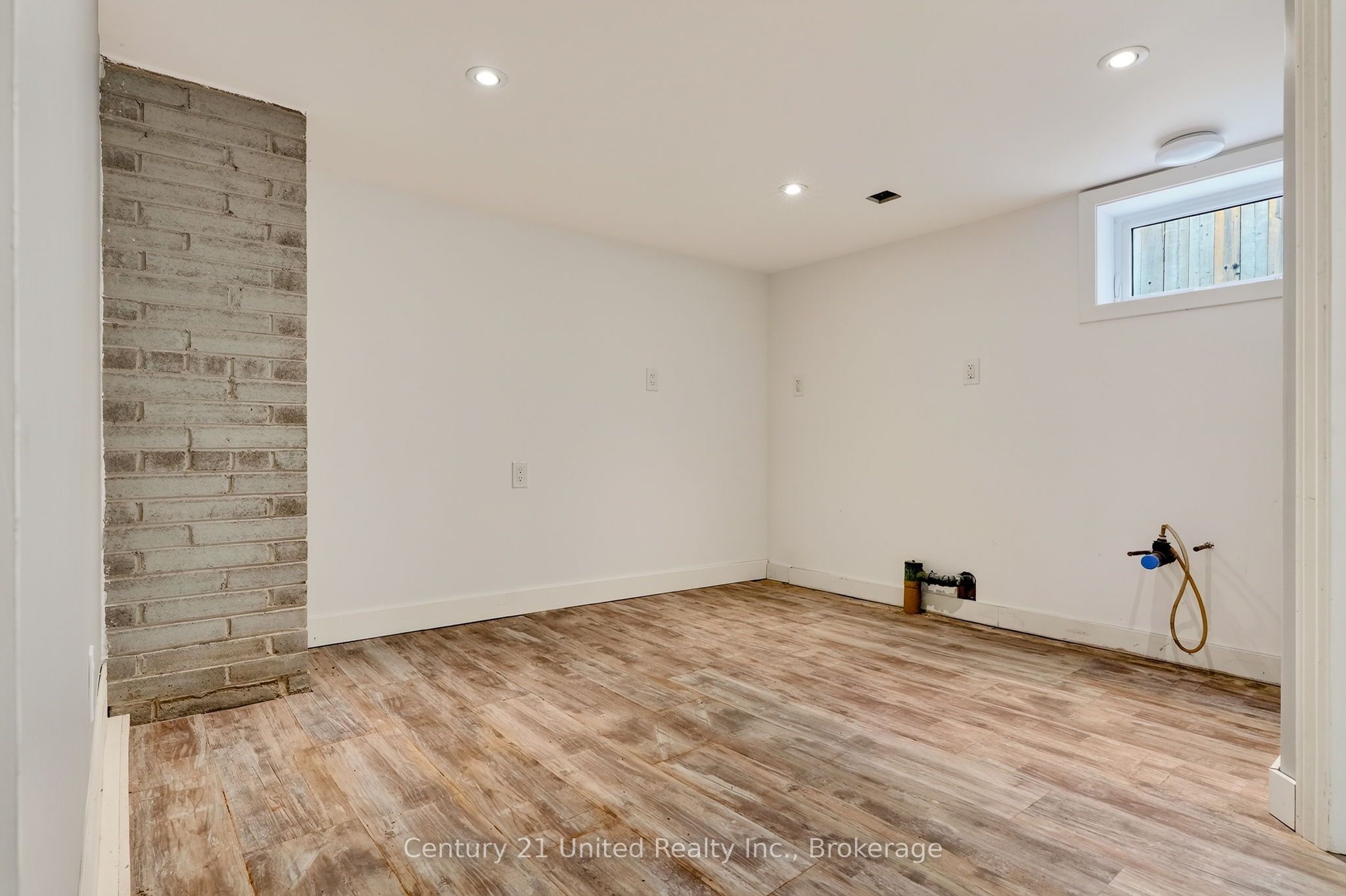 108 James Street E Property Photo 37