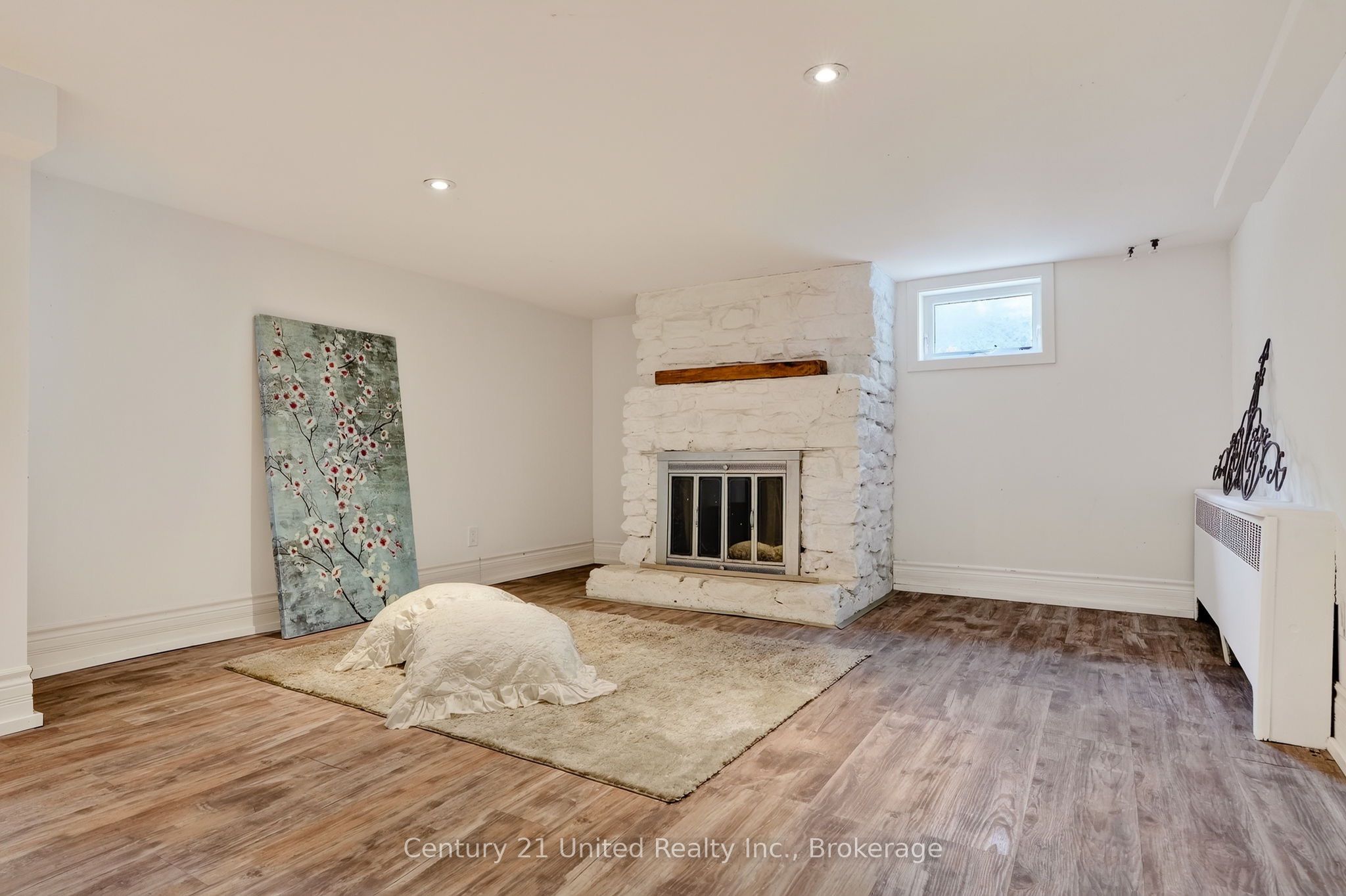 108 James Street E Property Photo 38