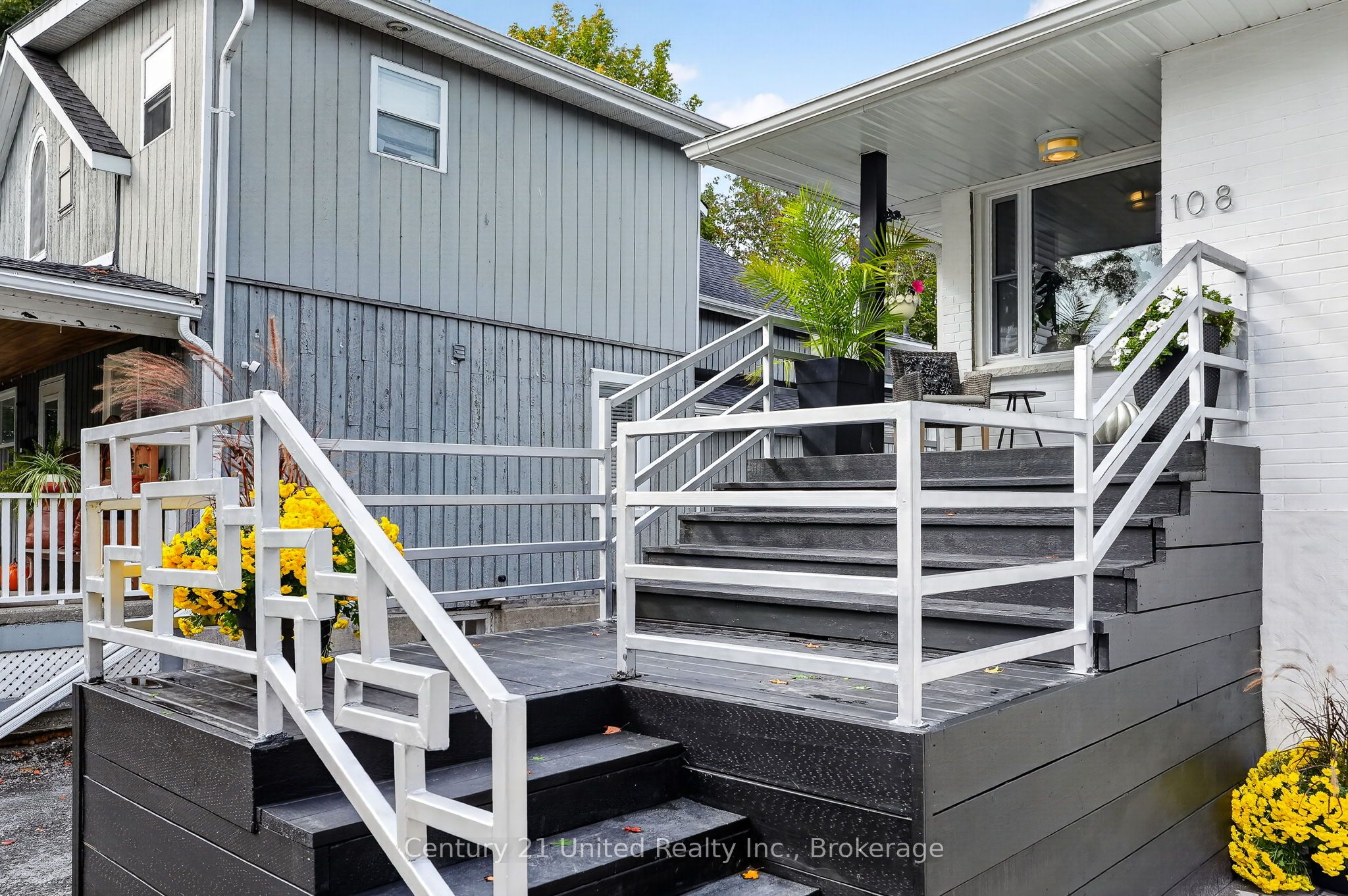 108 James Street E Property Photo 45