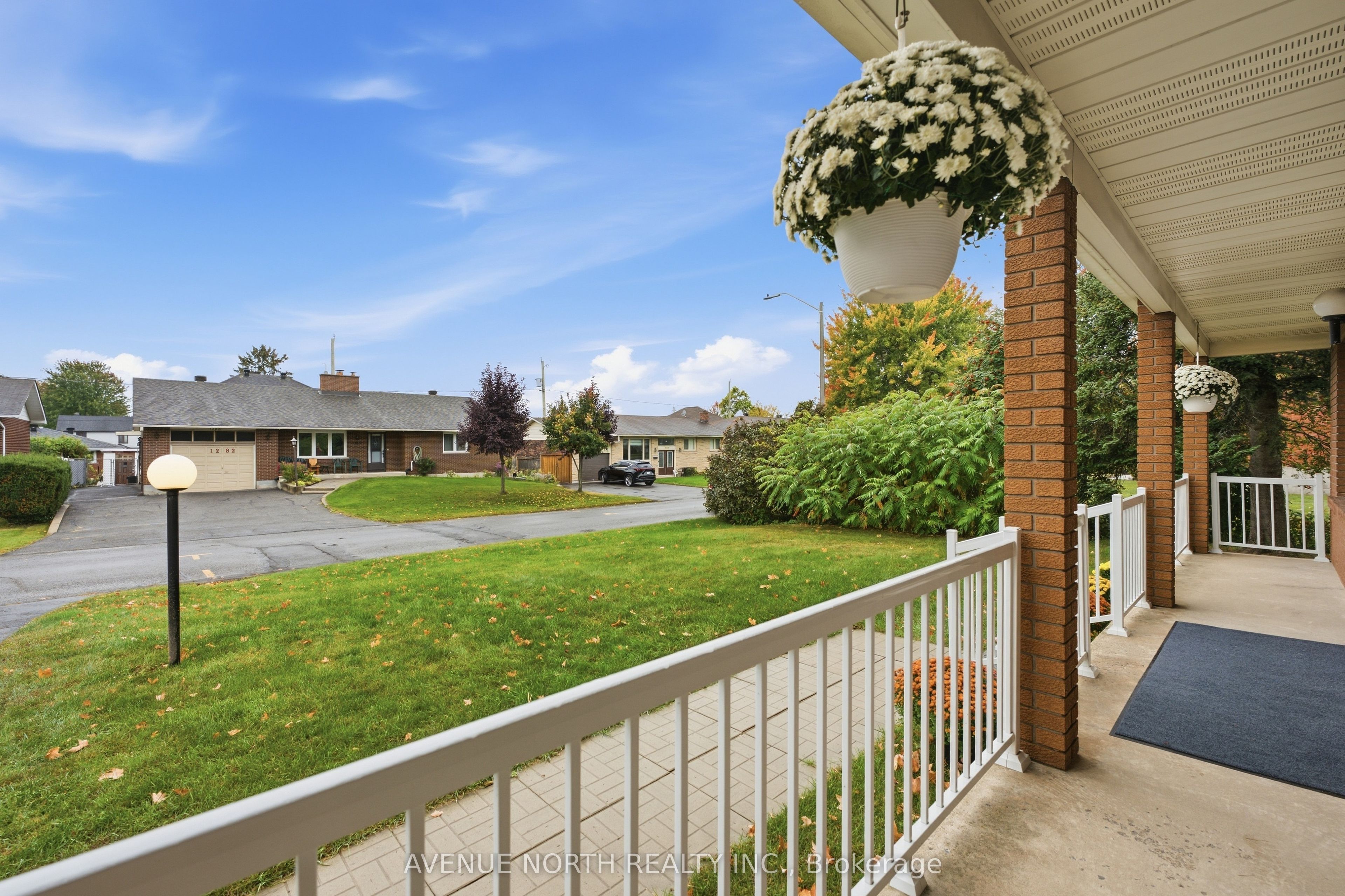 1283 Surrey Avenue Property Photo 6