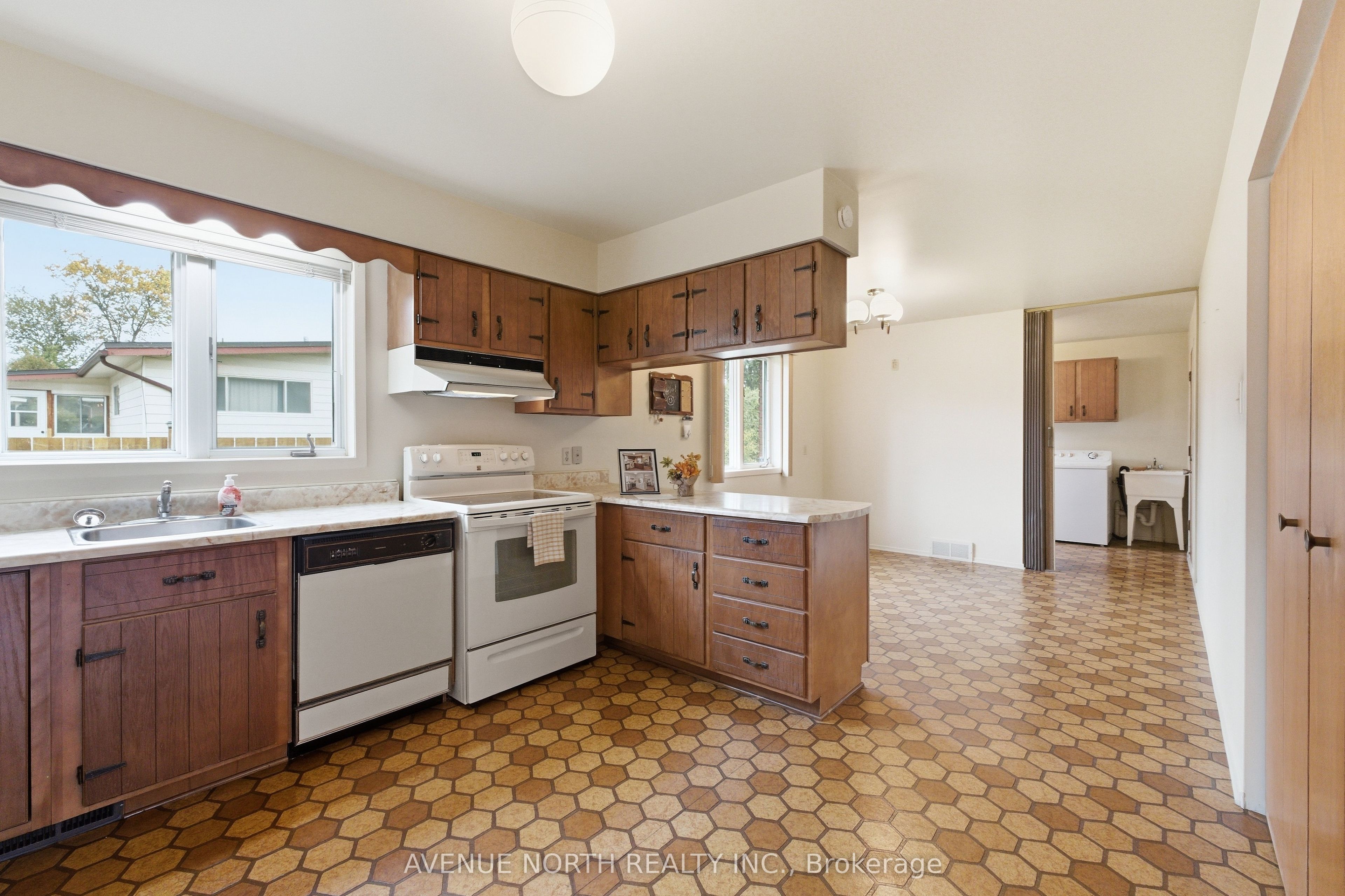 1283 Surrey Avenue Property Photo 13