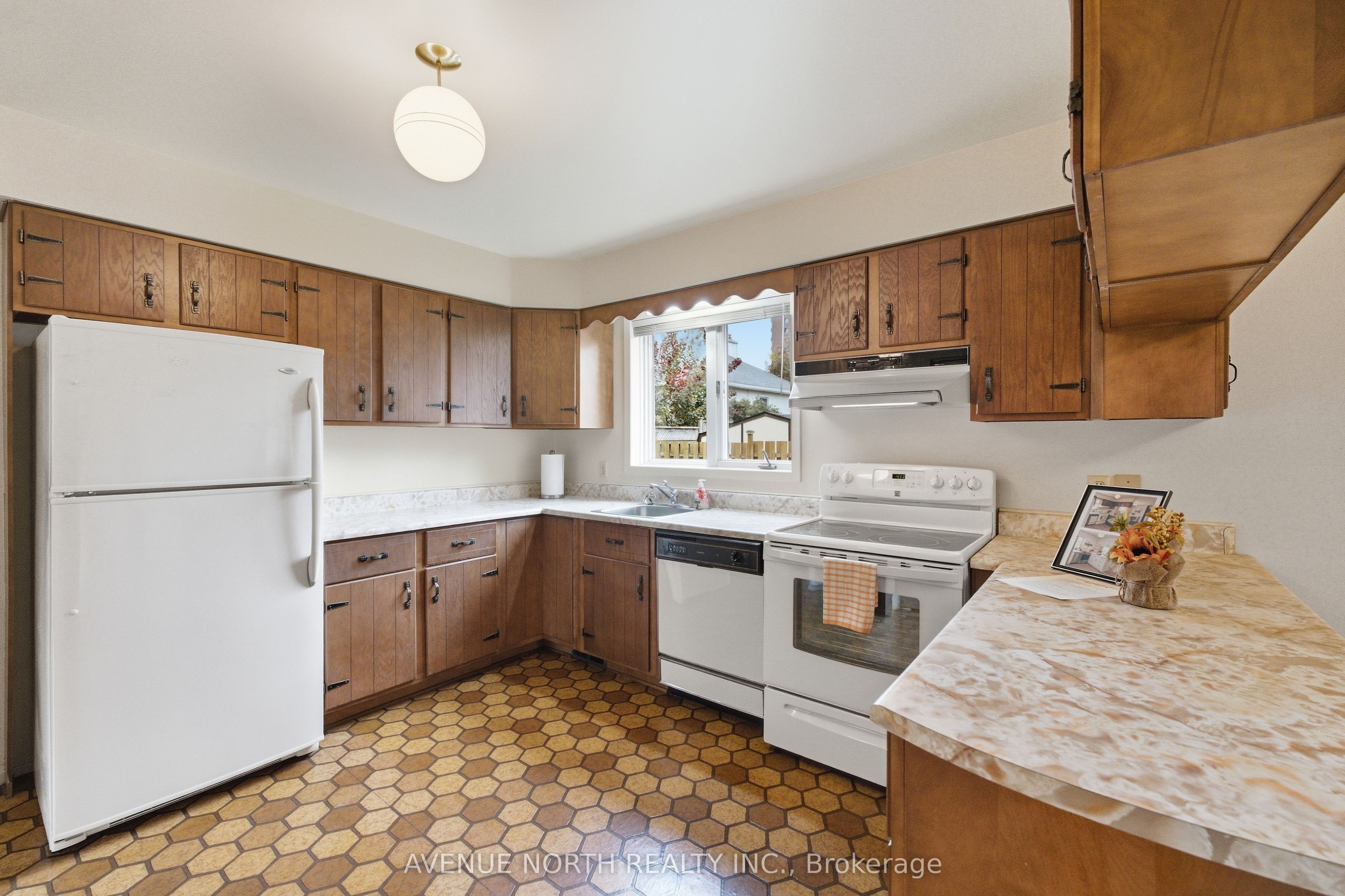 1283 Surrey Avenue Property Photo 14