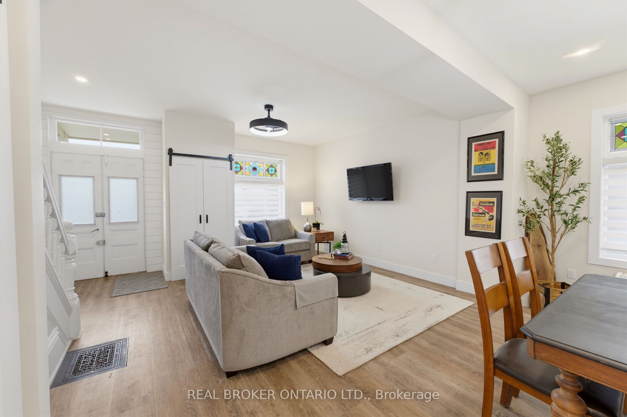 118 Clarence Street Property Photo 8