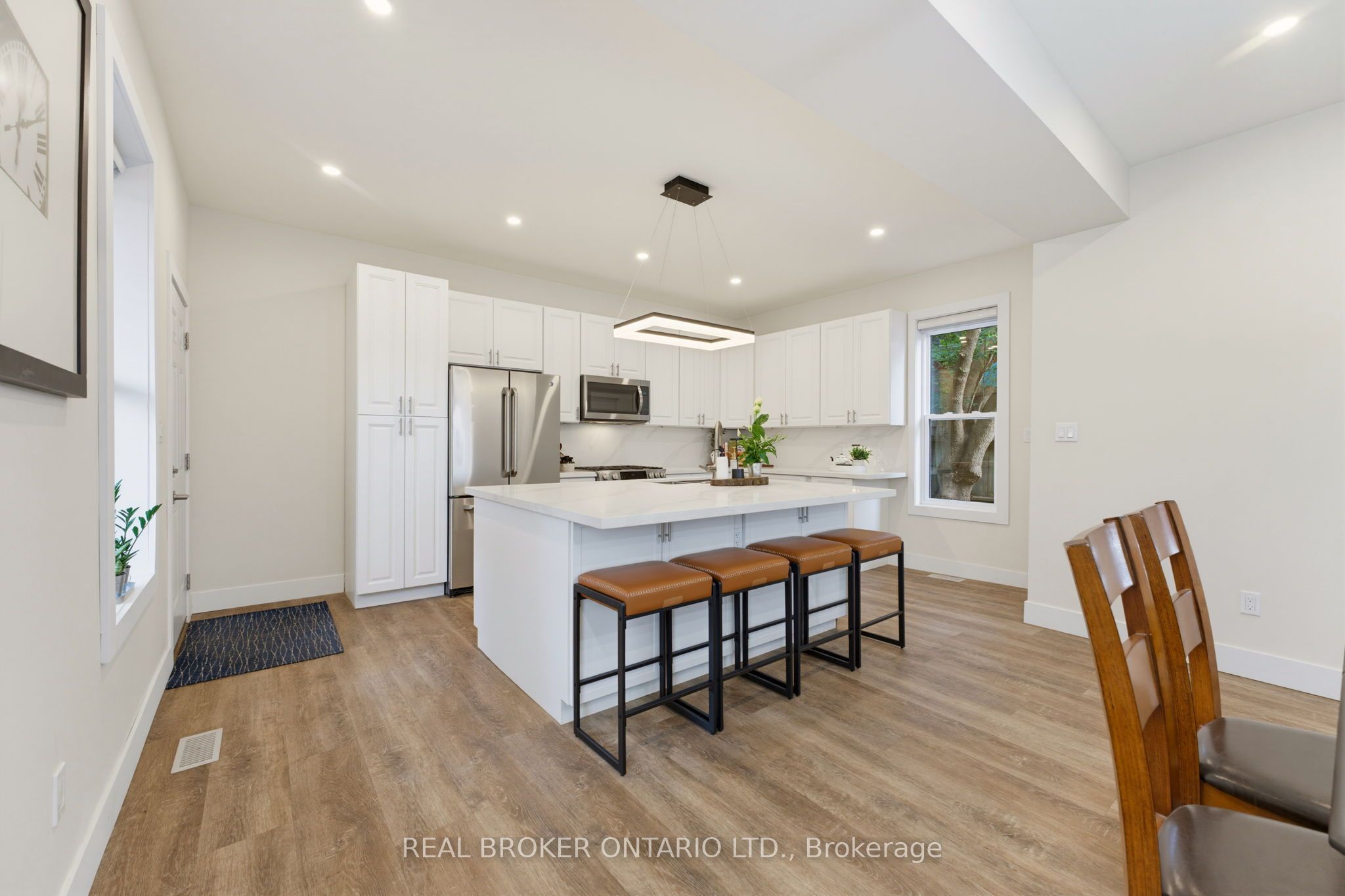 118 Clarence Street Property Photo 10