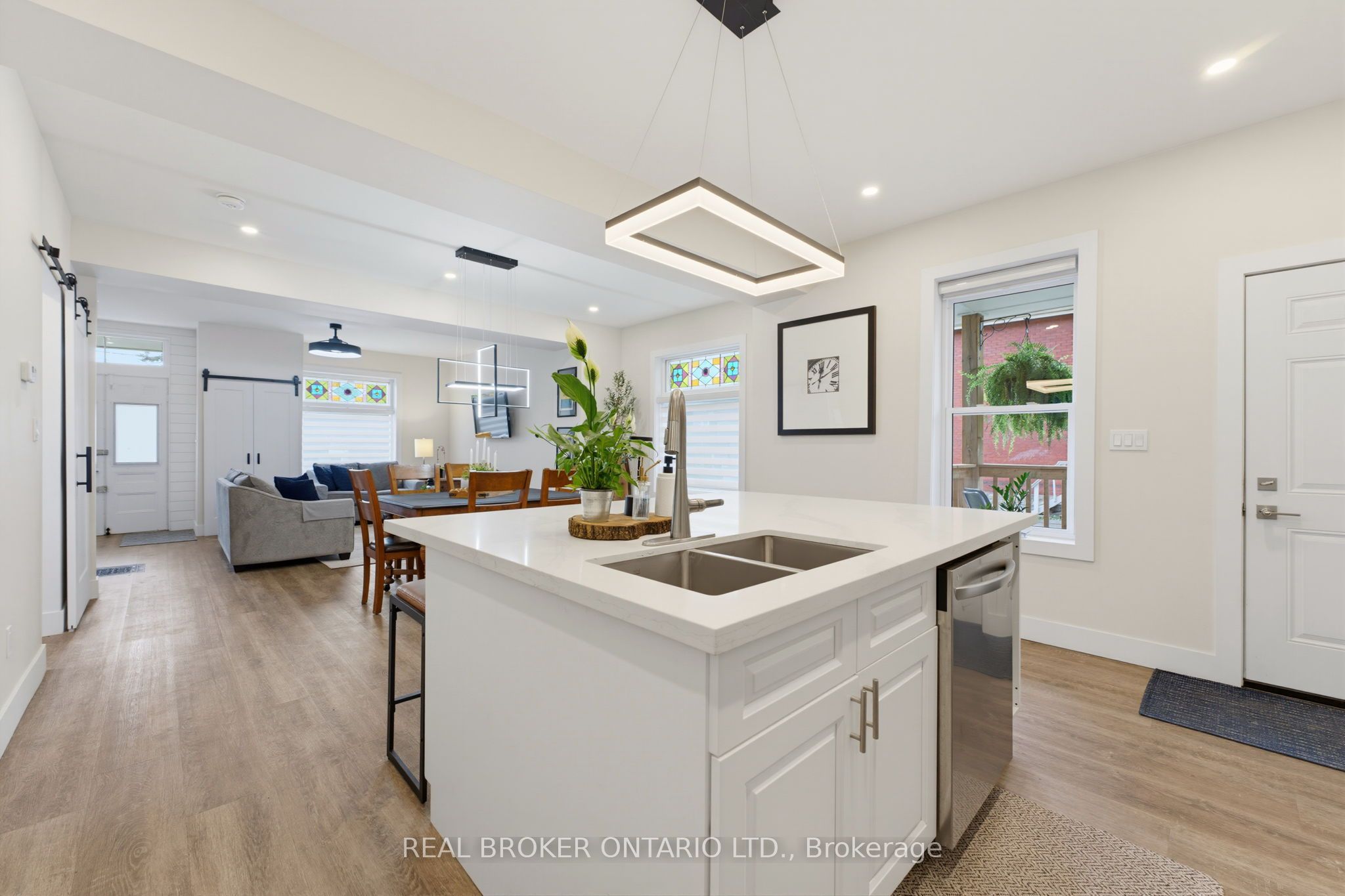 118 Clarence Street Property Photo 12