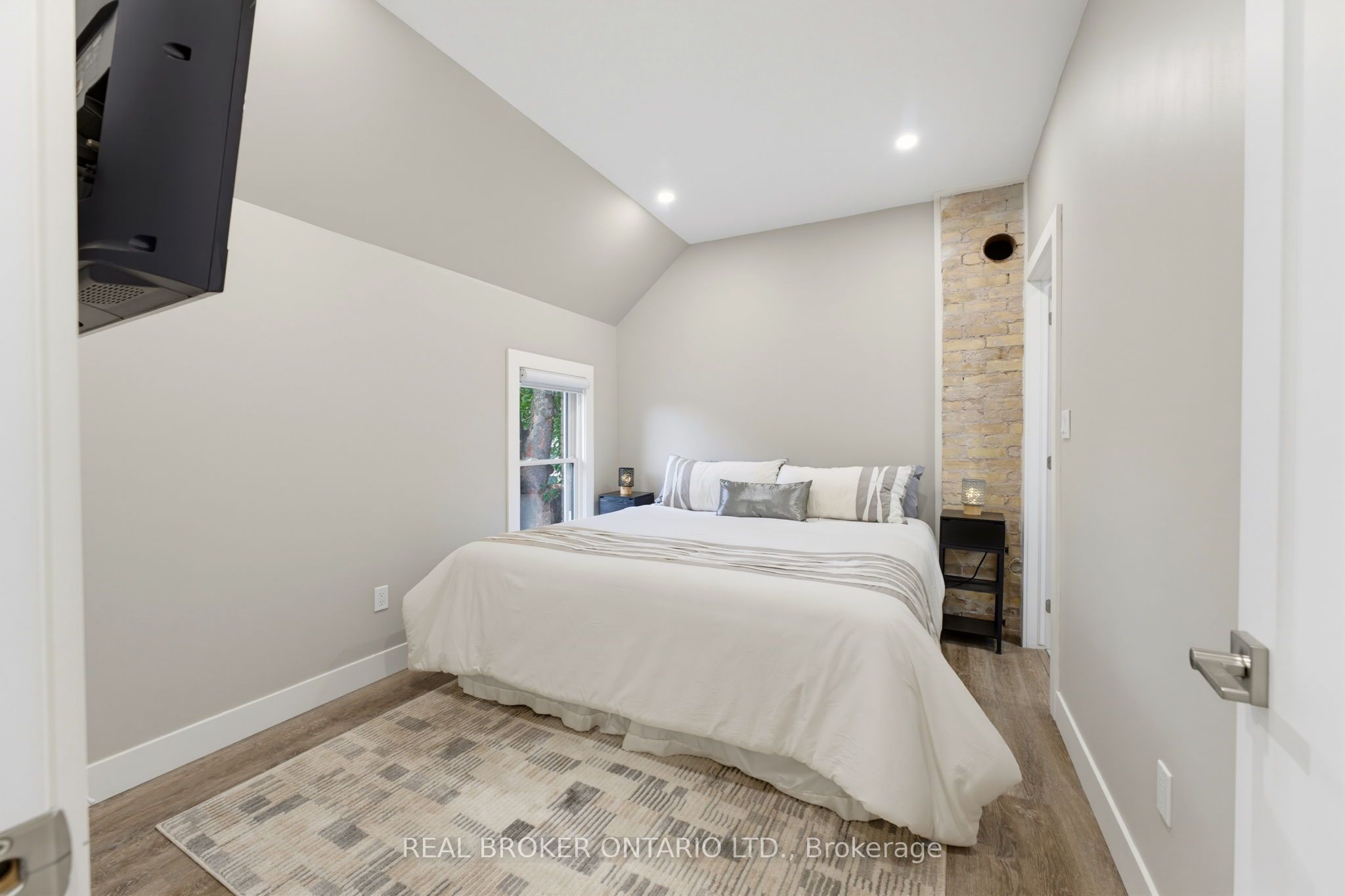 118 Clarence Street Property Photo 14