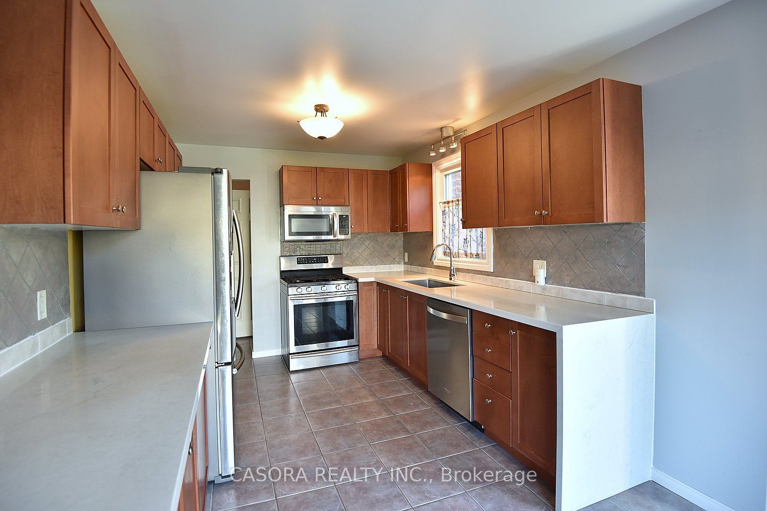 71 Stone Church Road E Property Photo 12
