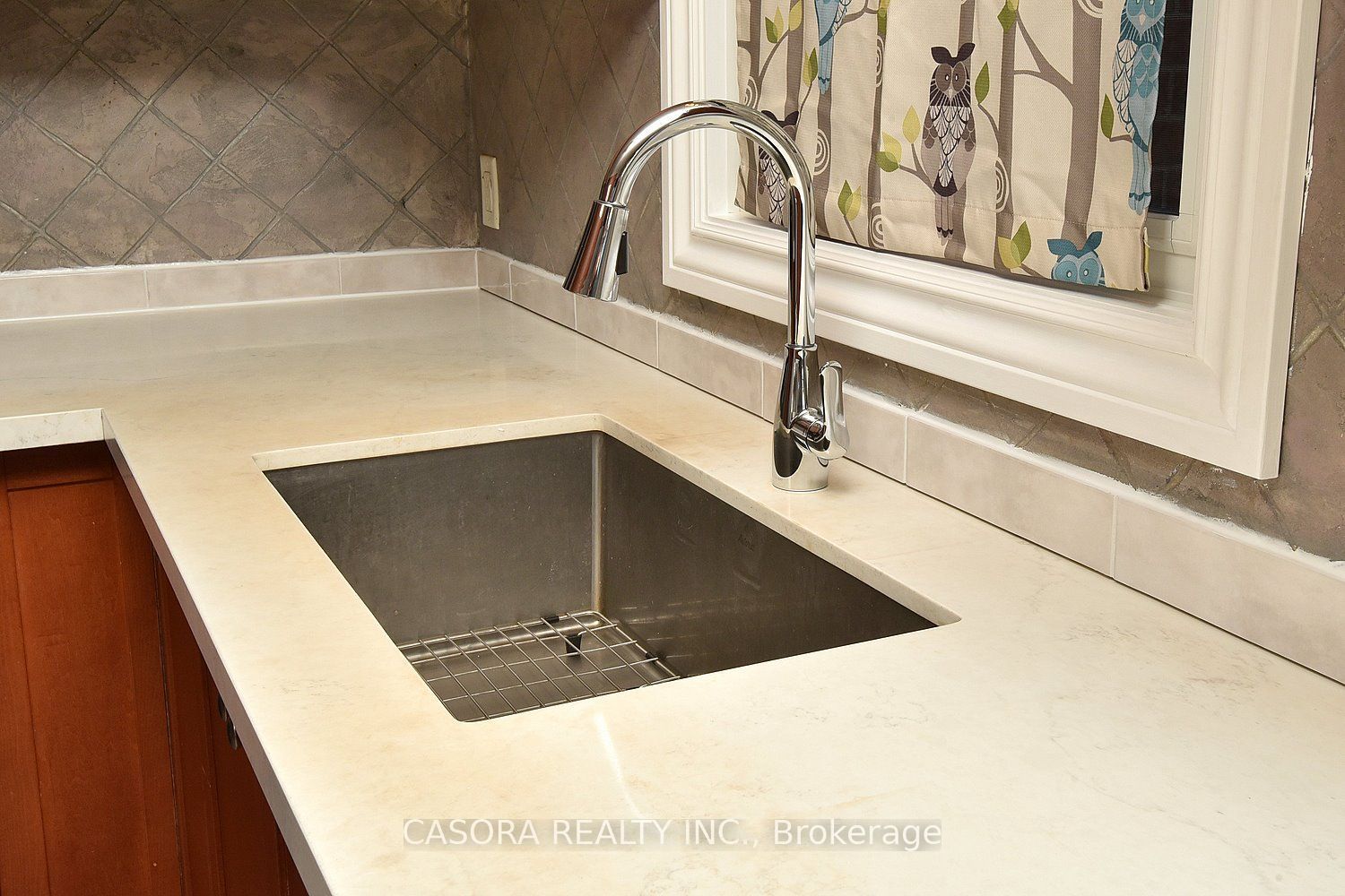 71 Stone Church Road E Property Photo 16