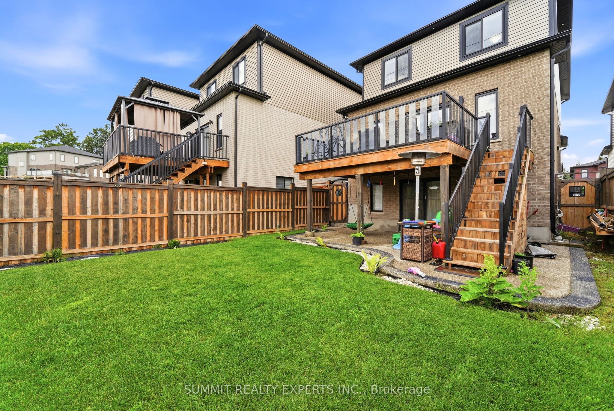935 Chapel Hill Court Property Photo 1