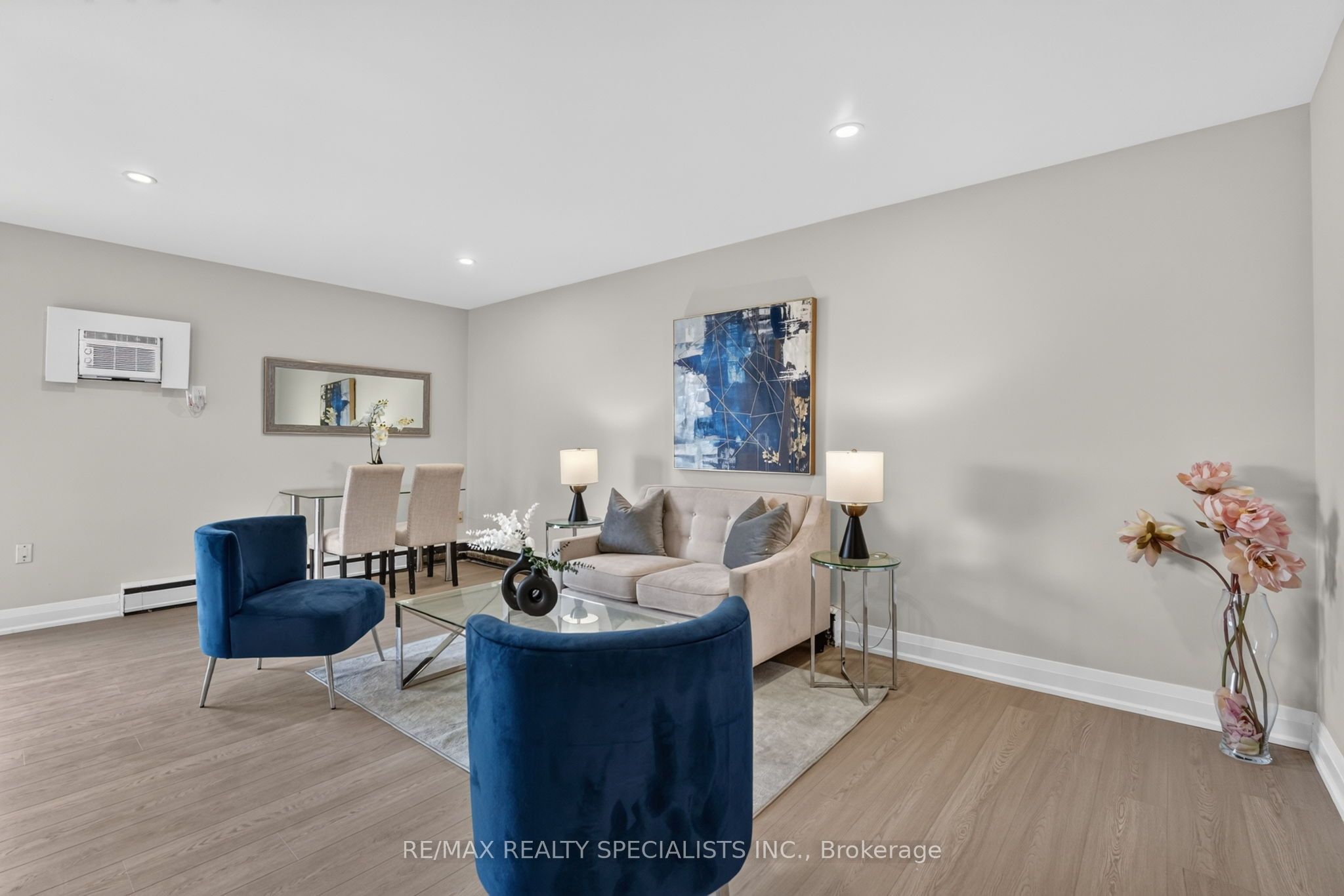 426 Queenston Street 33 Property Photo 1