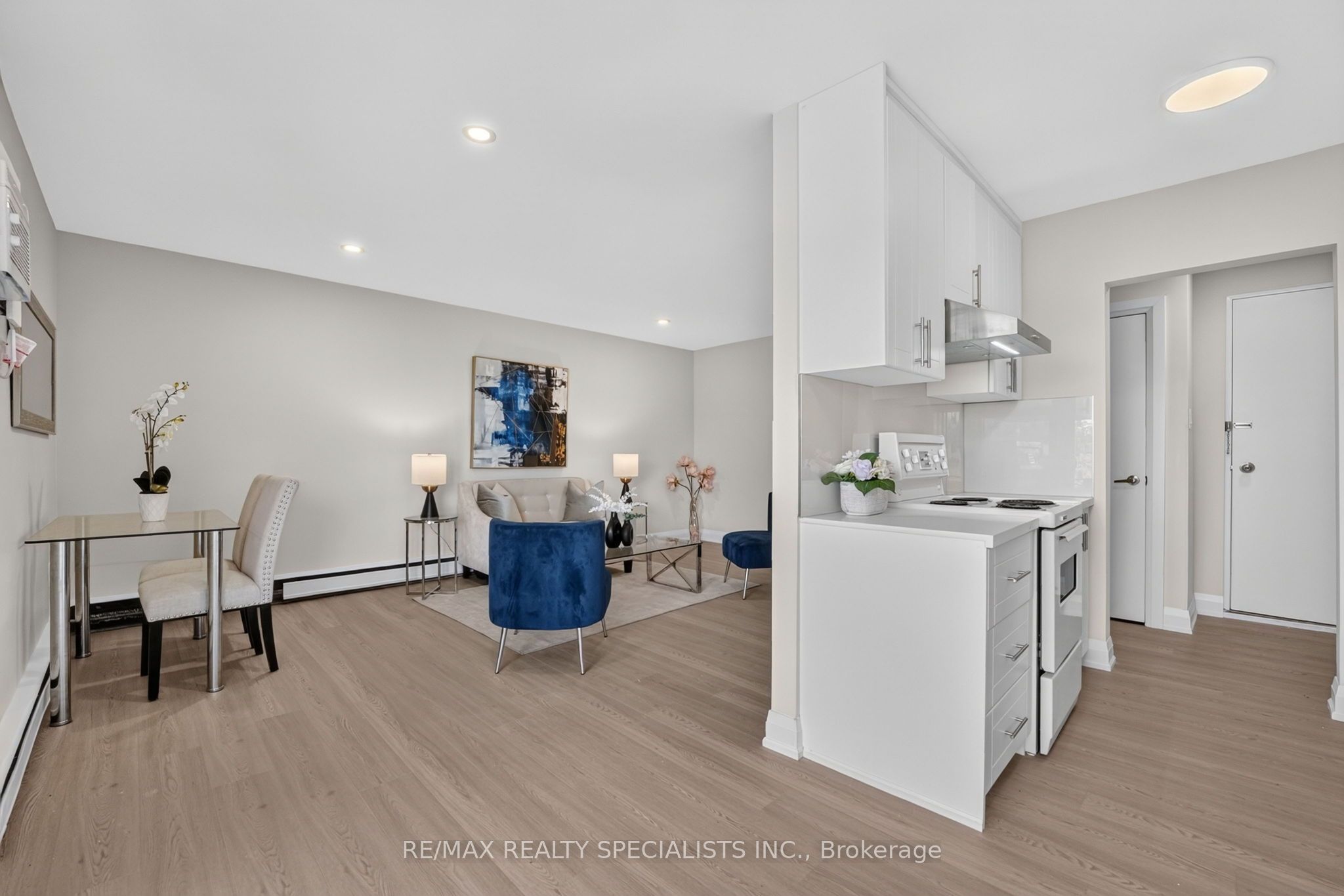 426 Queenston Street 33 Property Photo 8