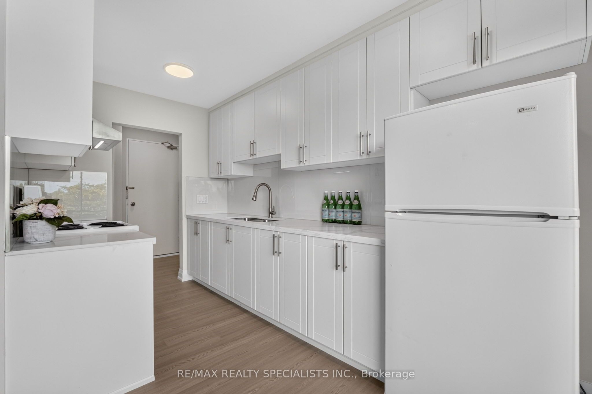 426 Queenston Street 33 Property Photo 13