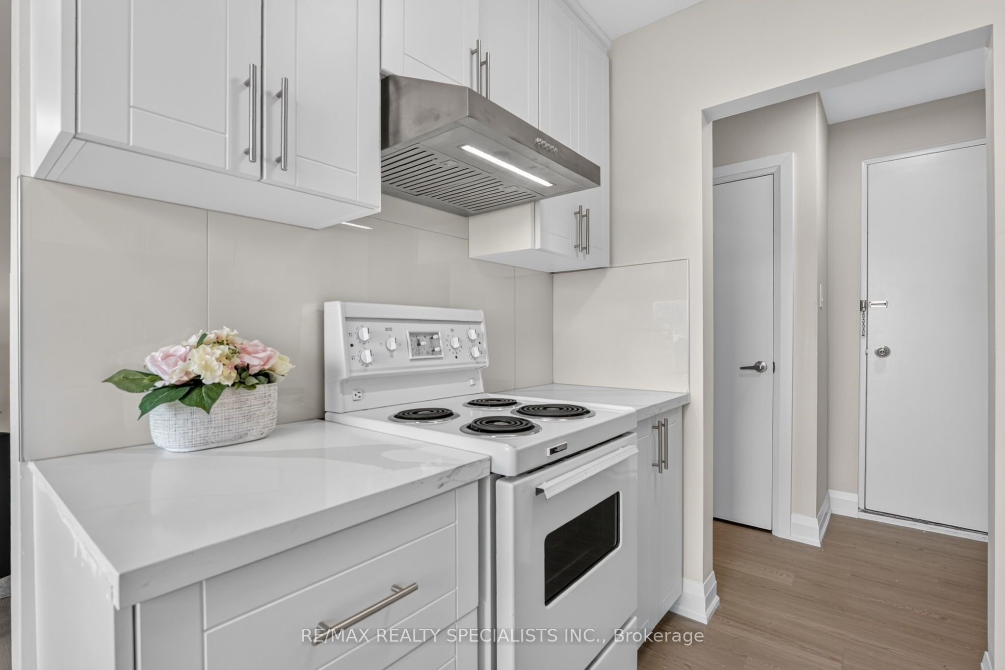 426 Queenston Street 33 Property Photo 14