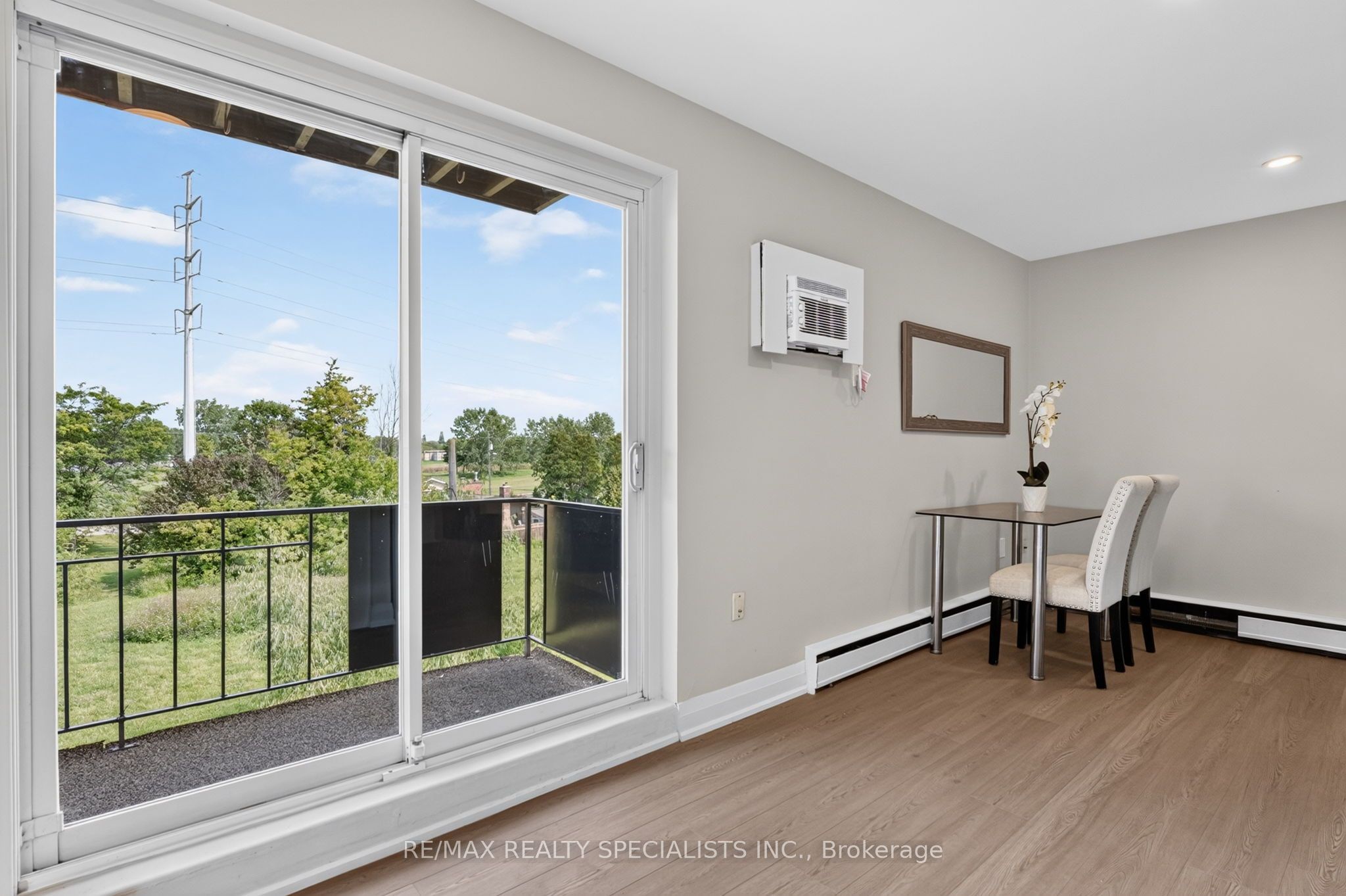 426 Queenston Street 33 Property Photo 15