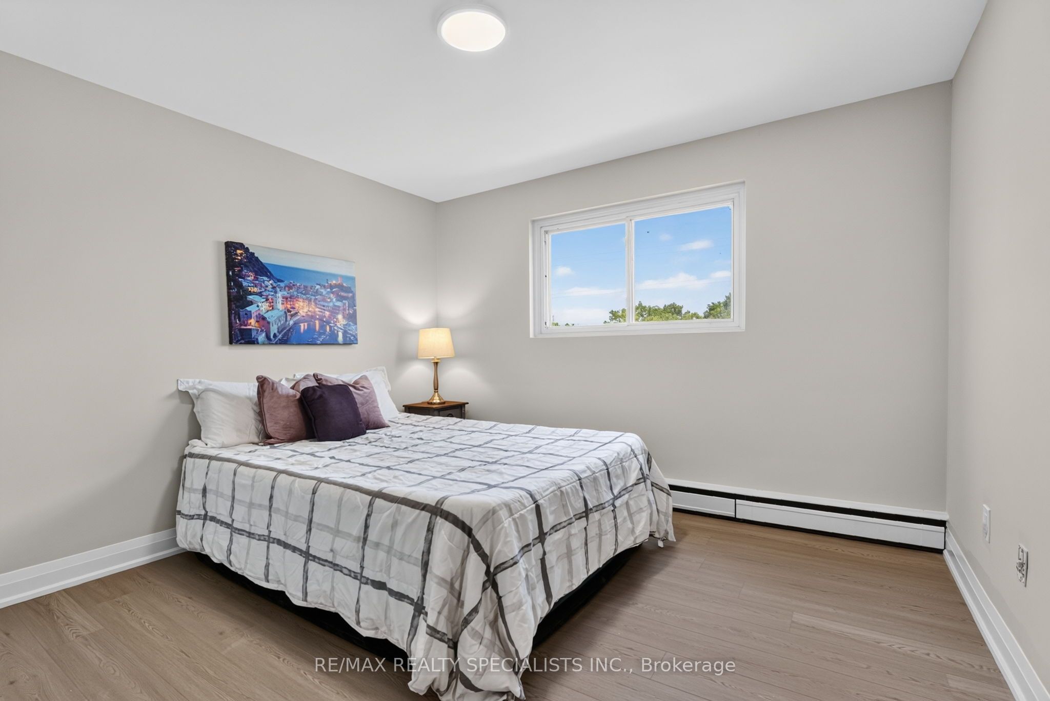 426 Queenston Street 33 Property Photo 16