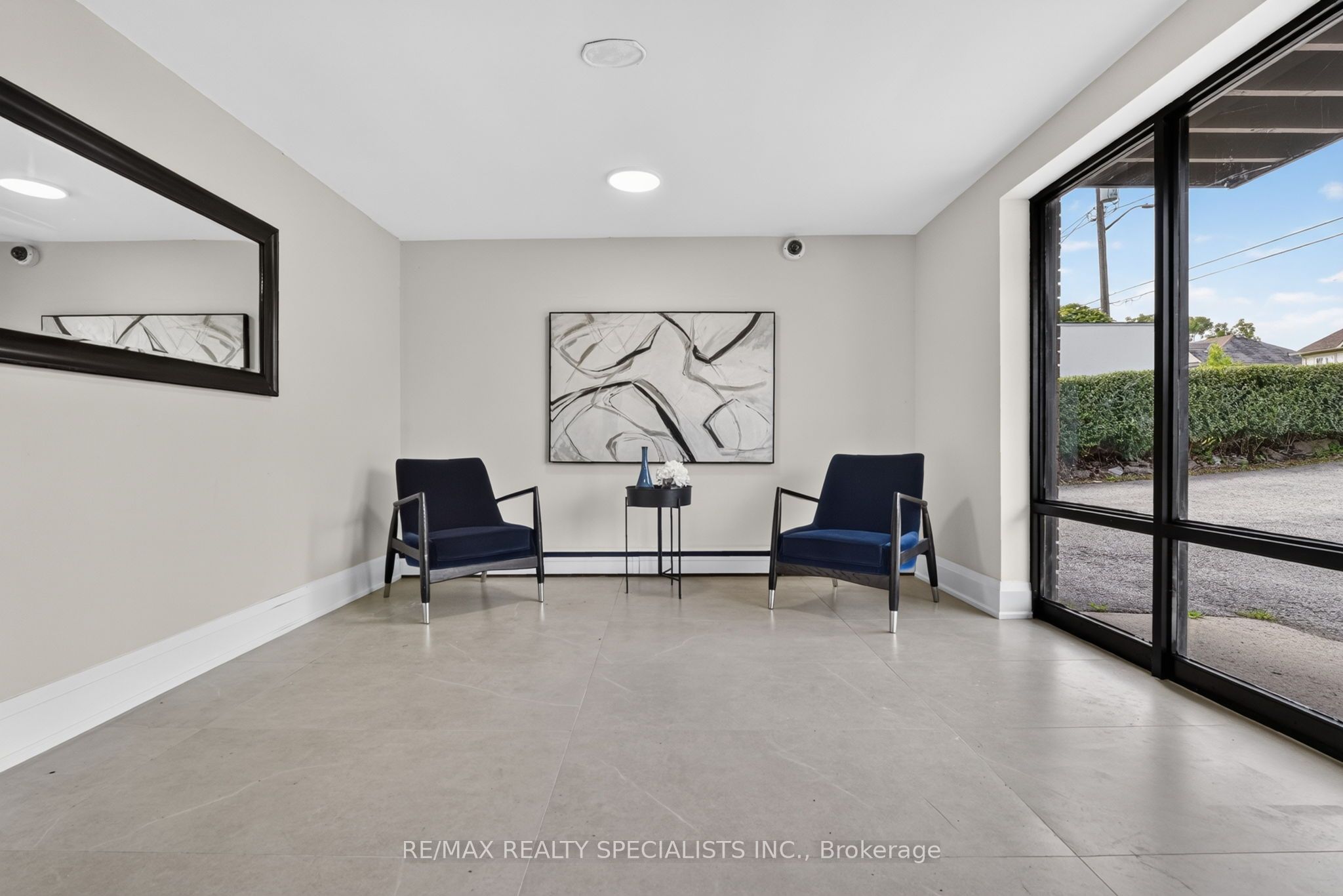 426 Queenston Street 33 Property Photo 27